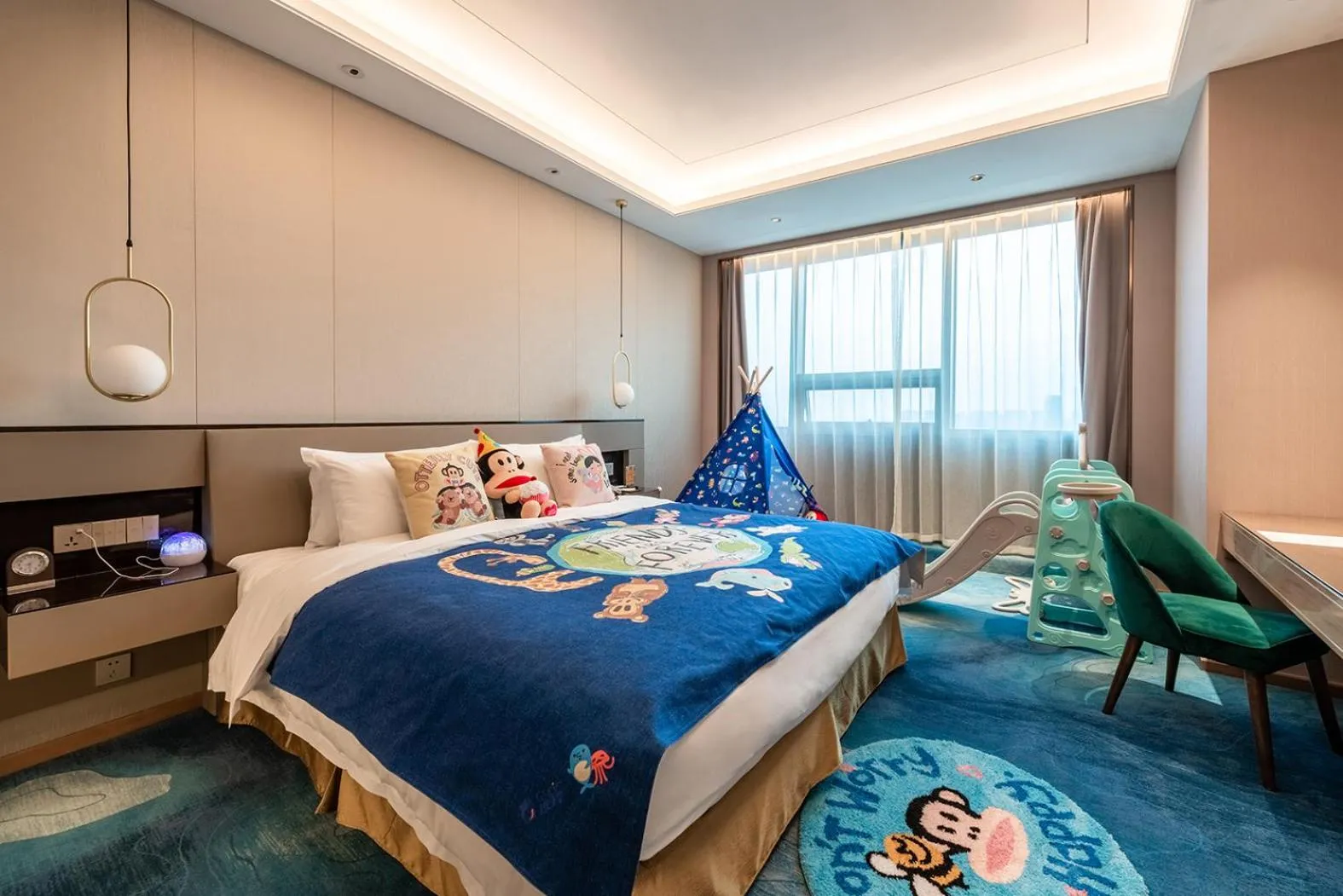 Bed in Auto City Ruili Hotel