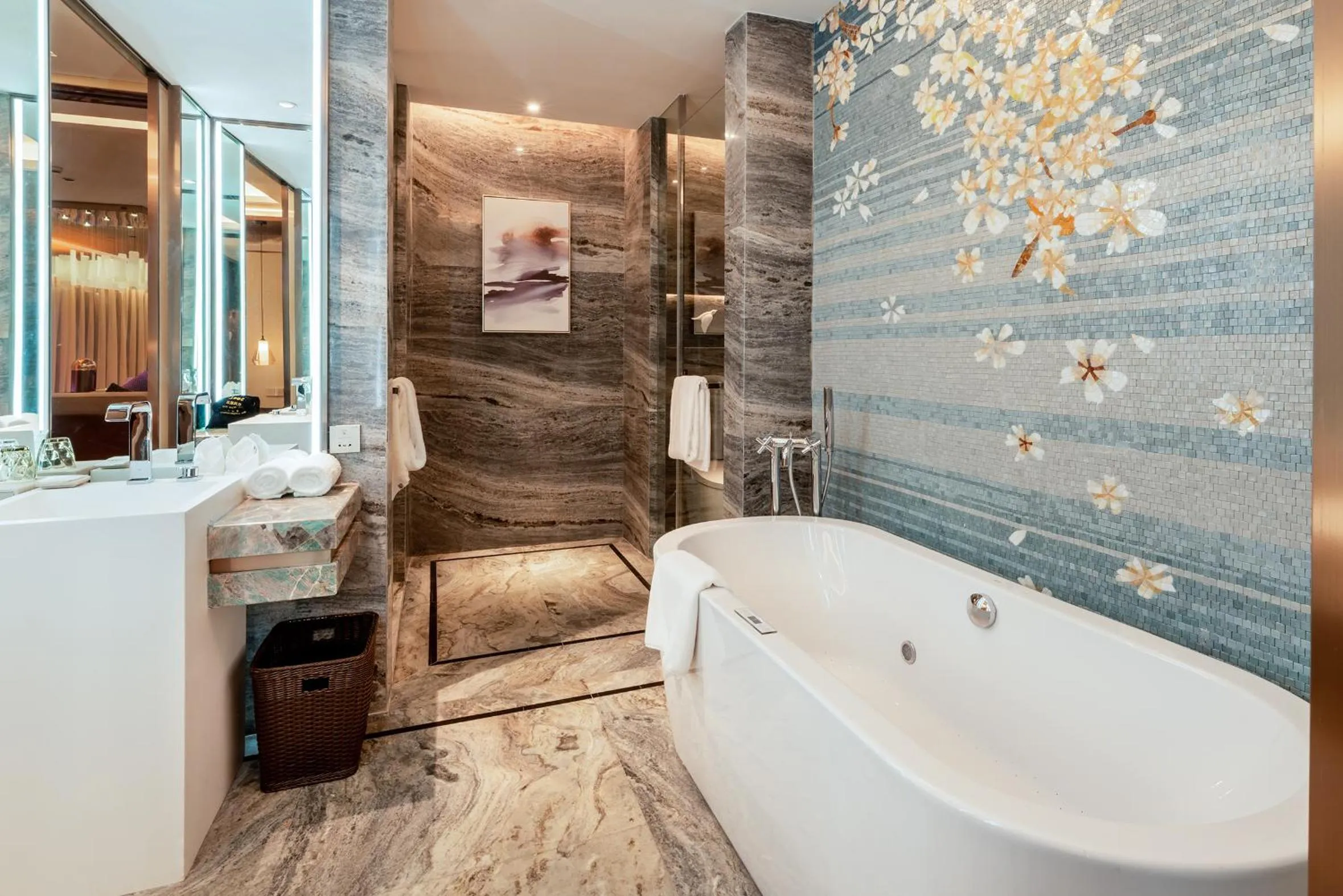 Auto City Ruili Hotel