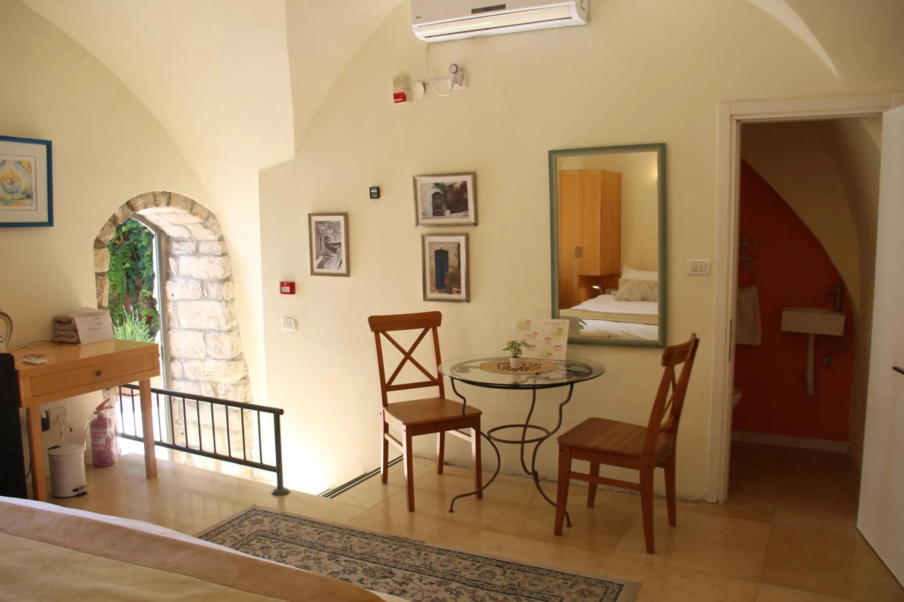 Seating area, Bed in Artists' Colony Inn Zefat