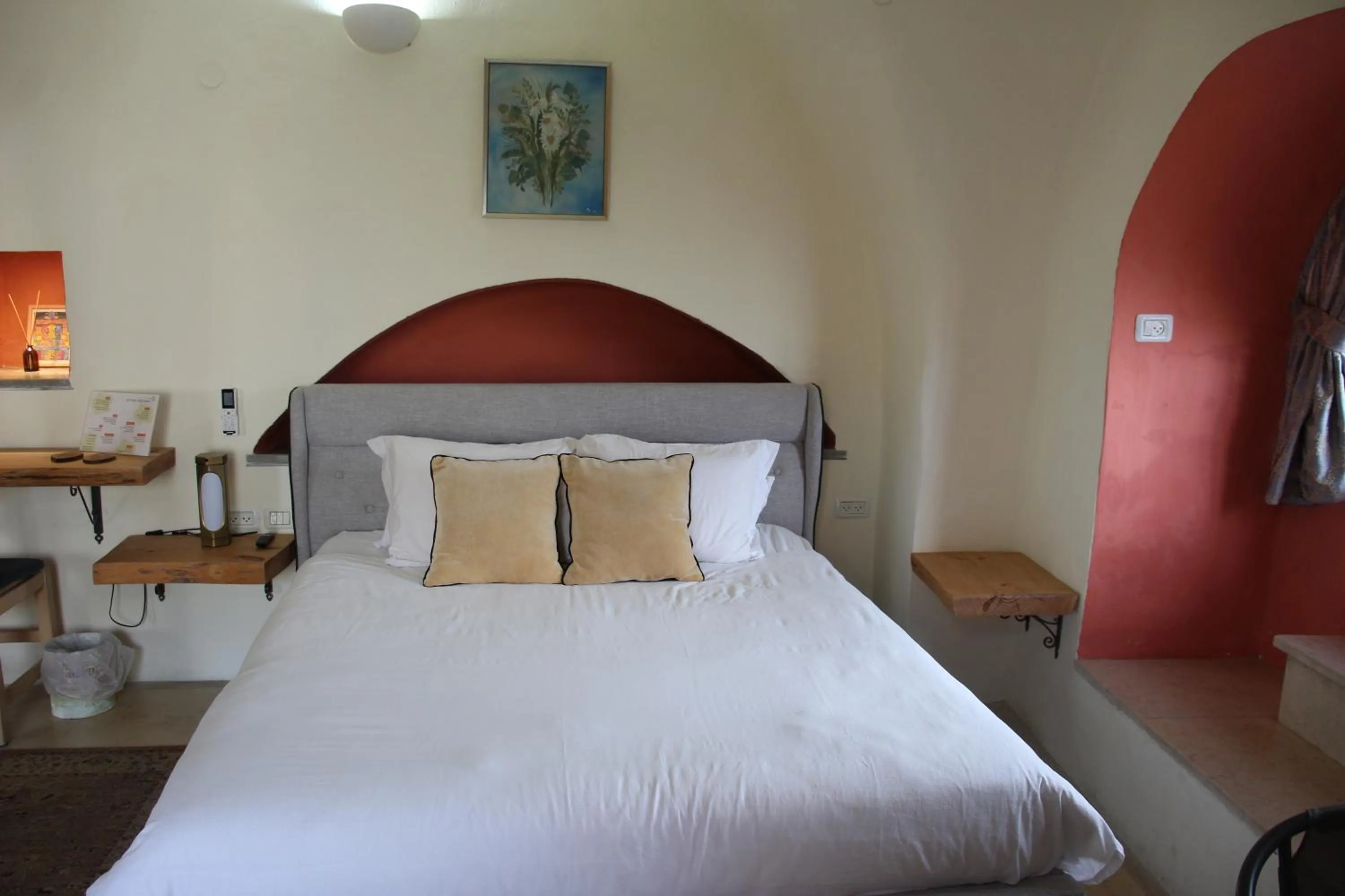 Bed in Artists' Colony Inn Zefat