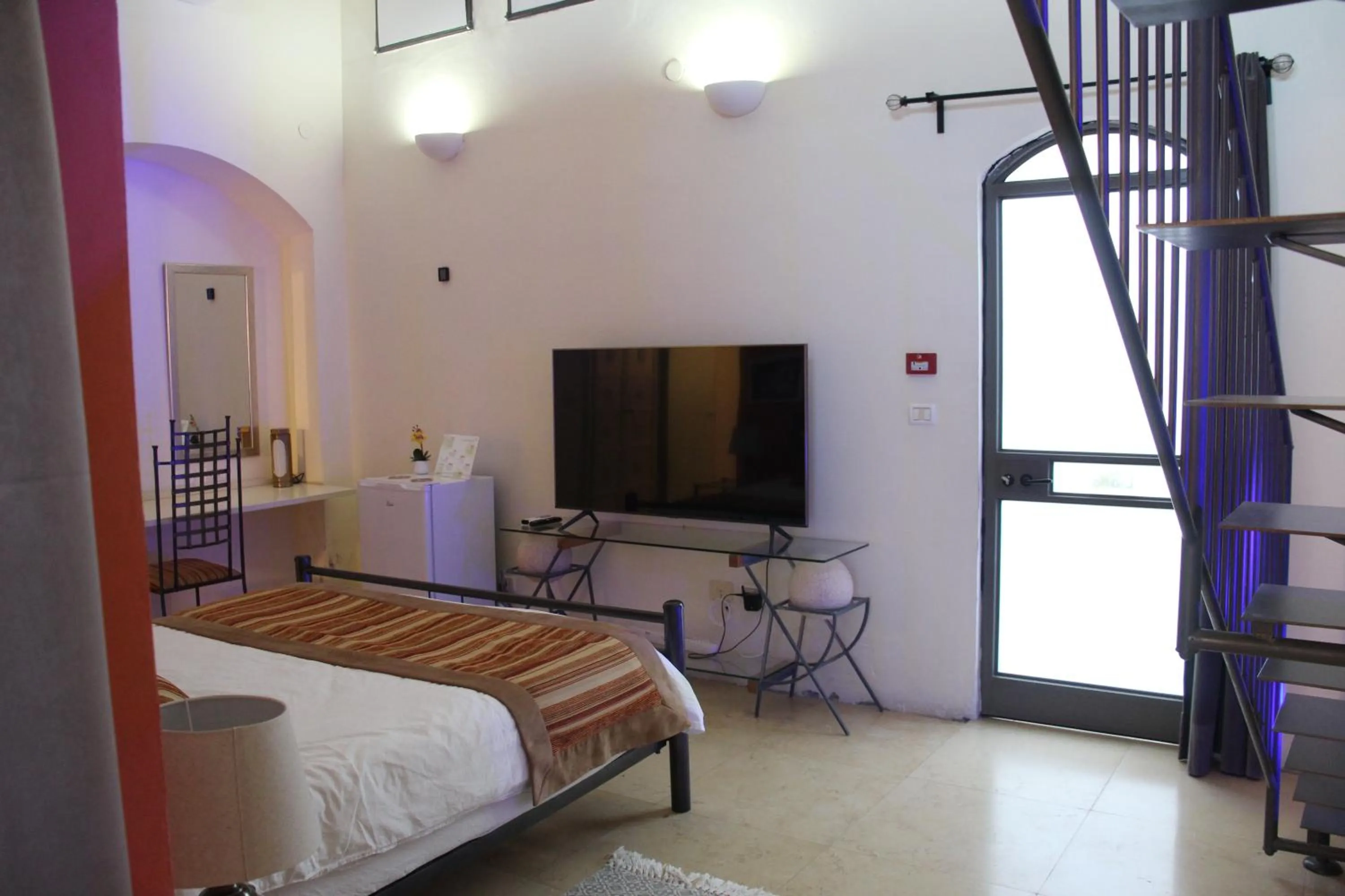 Bed in Artists' Colony Inn Zefat