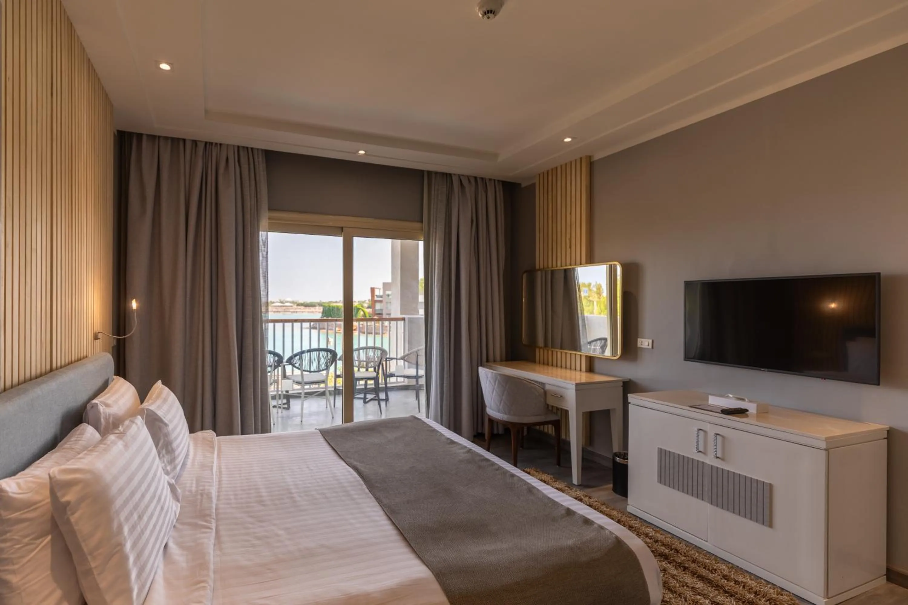 Bed in Sunrise Crystal Bay Resort -Grand Select