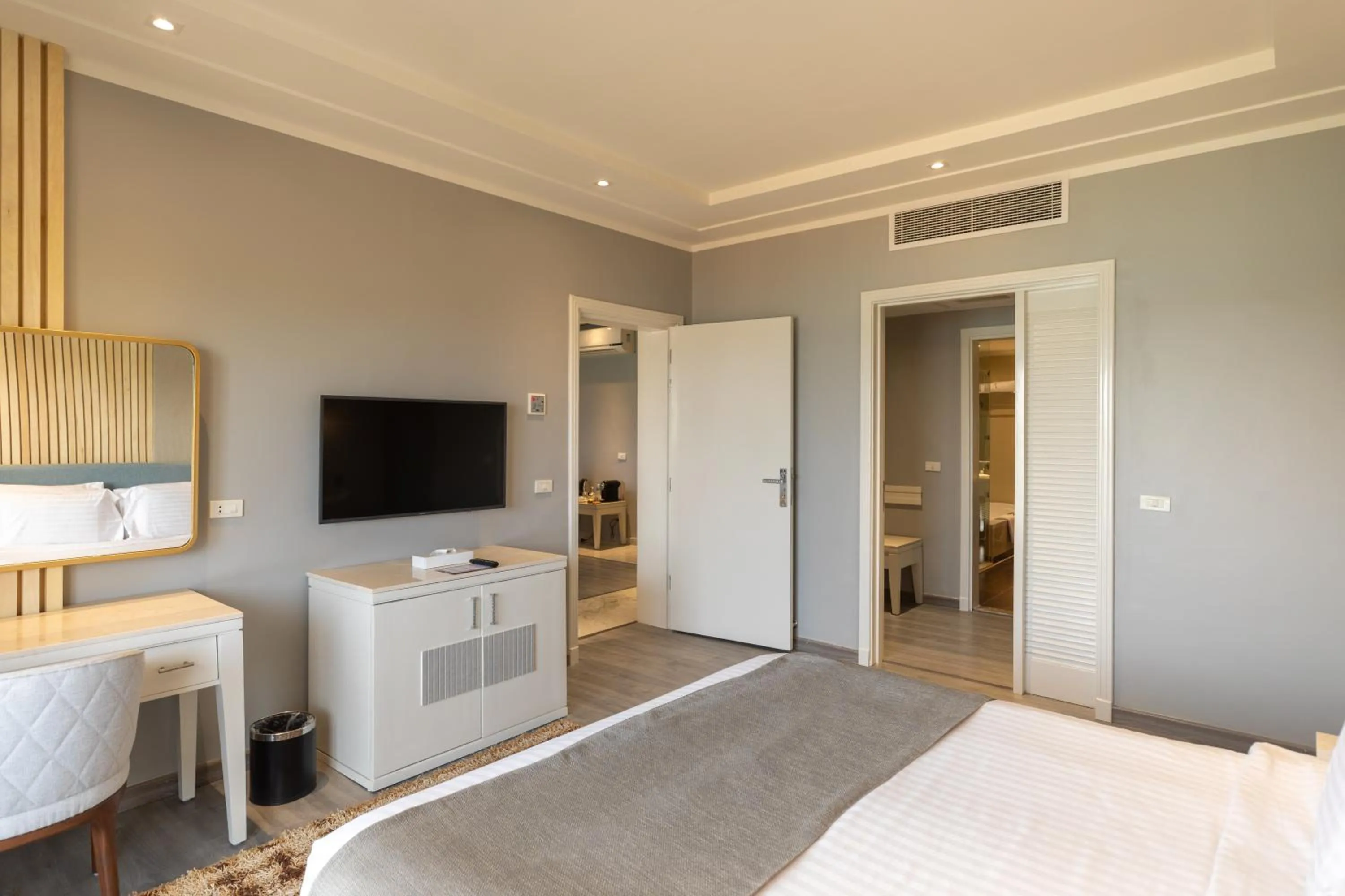 Bed in Sunrise Crystal Bay Resort -Grand Select