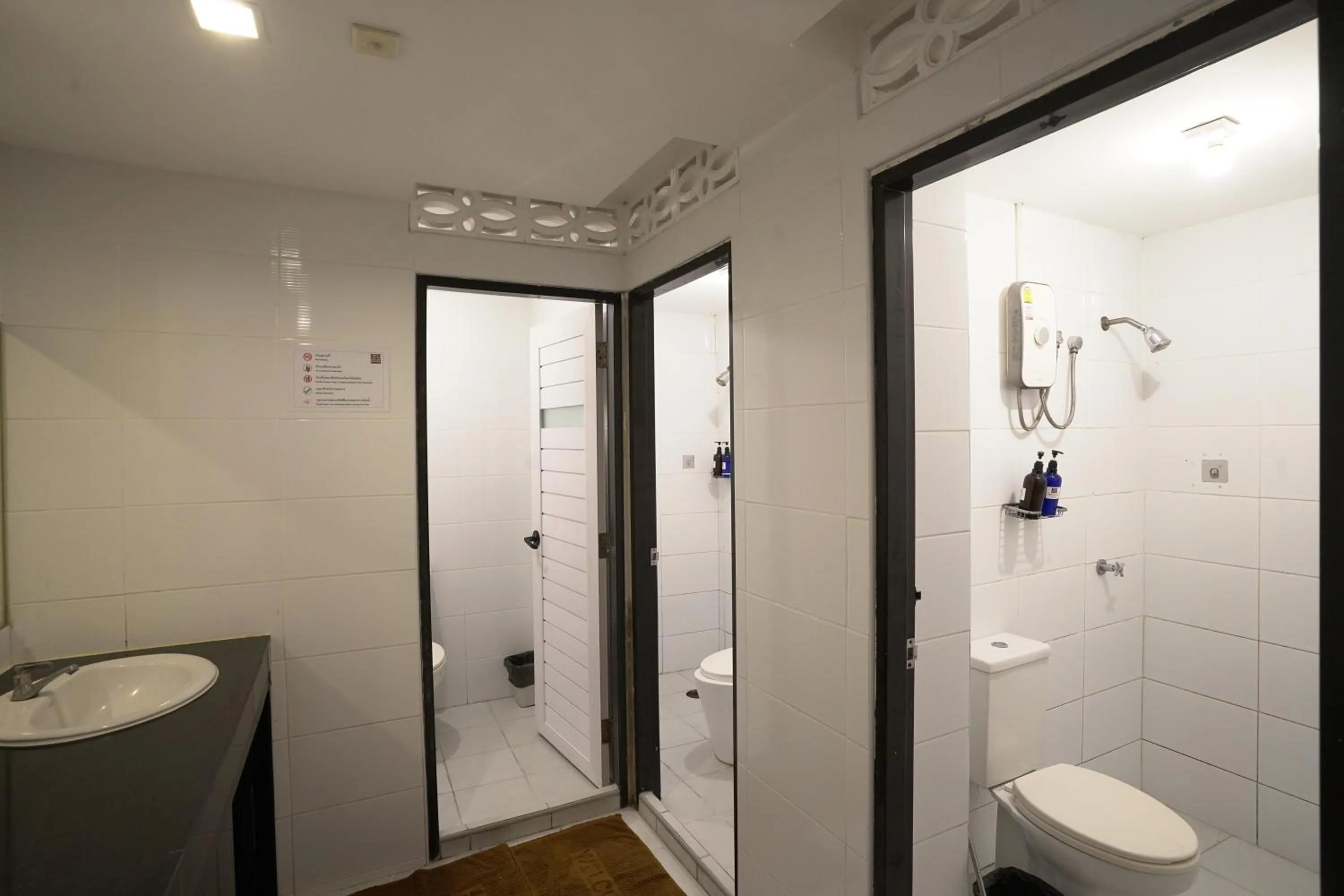 Shower in Cubic Bed Pratunam