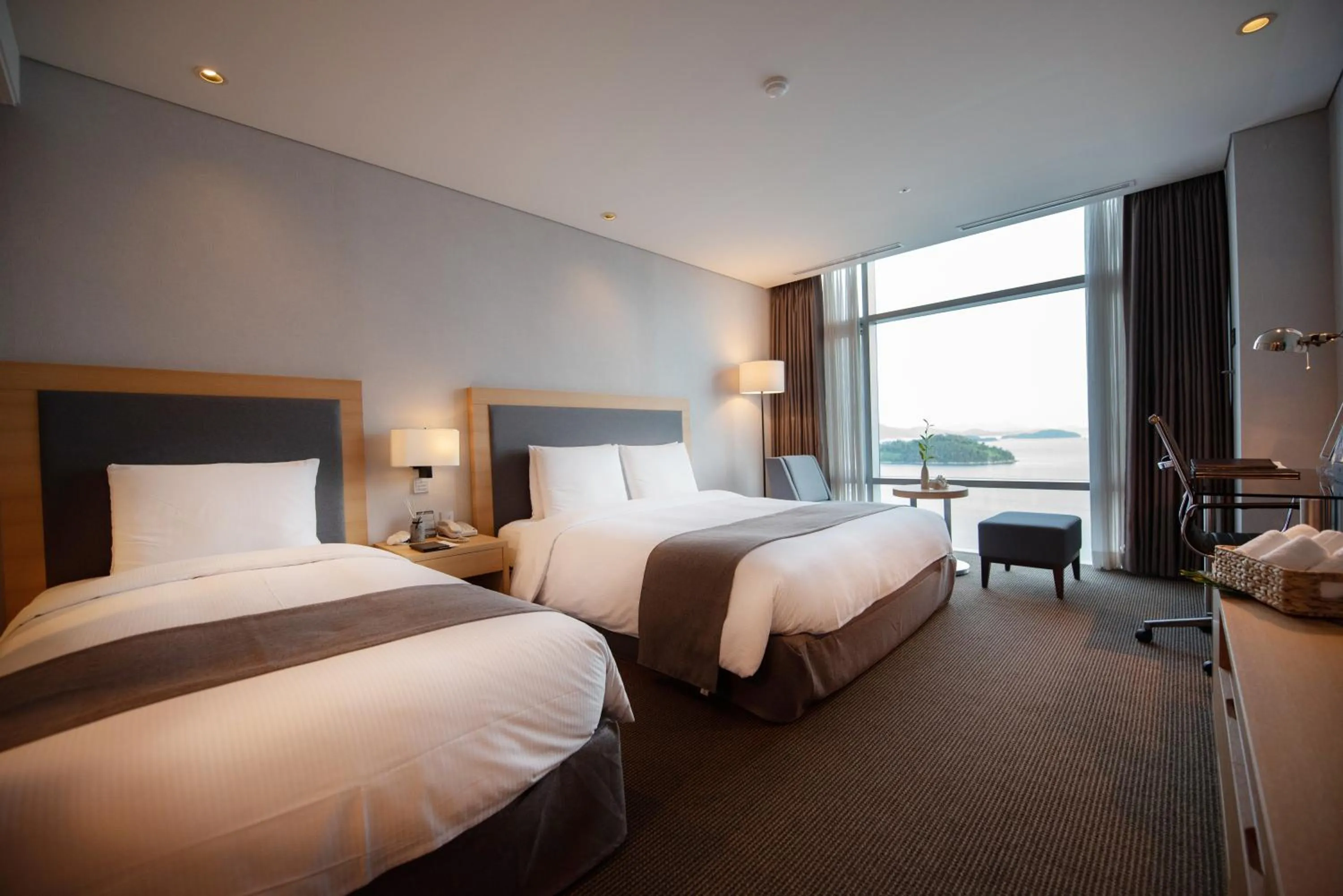 Bed in Hidden Bay Hotel