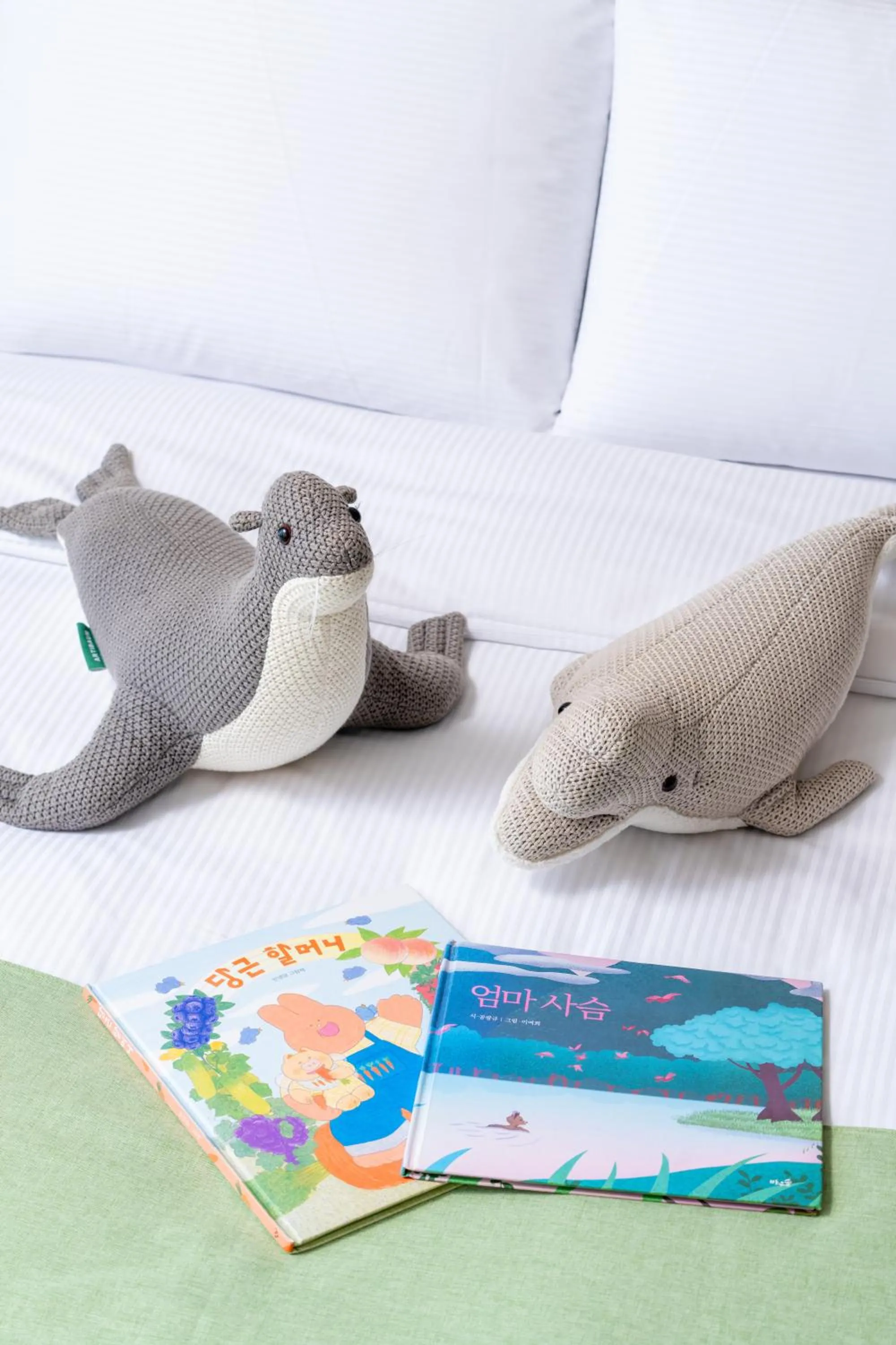 Bed in Hidden Bay Hotel