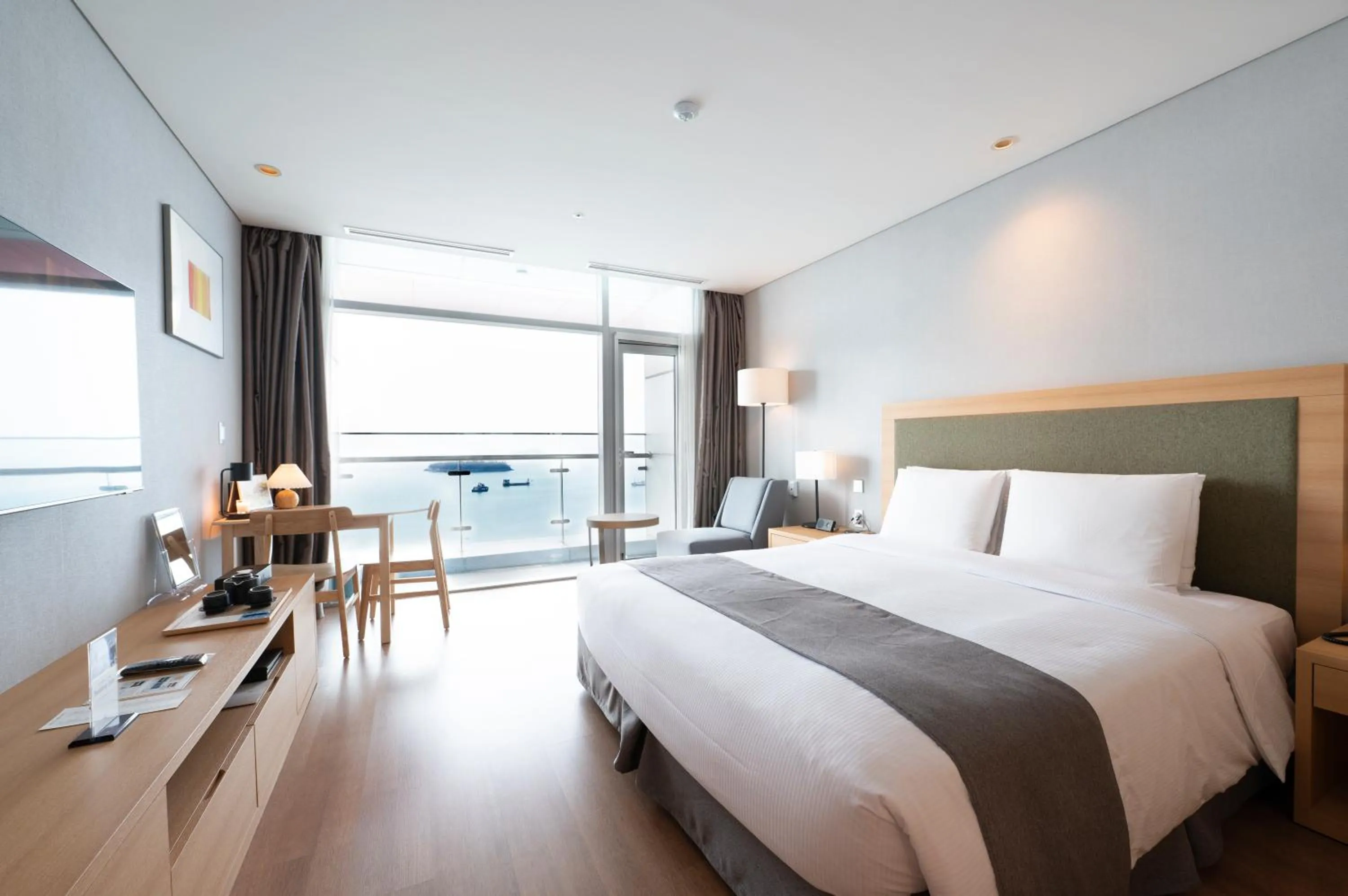 Sea view, Bed in Hidden Bay Hotel