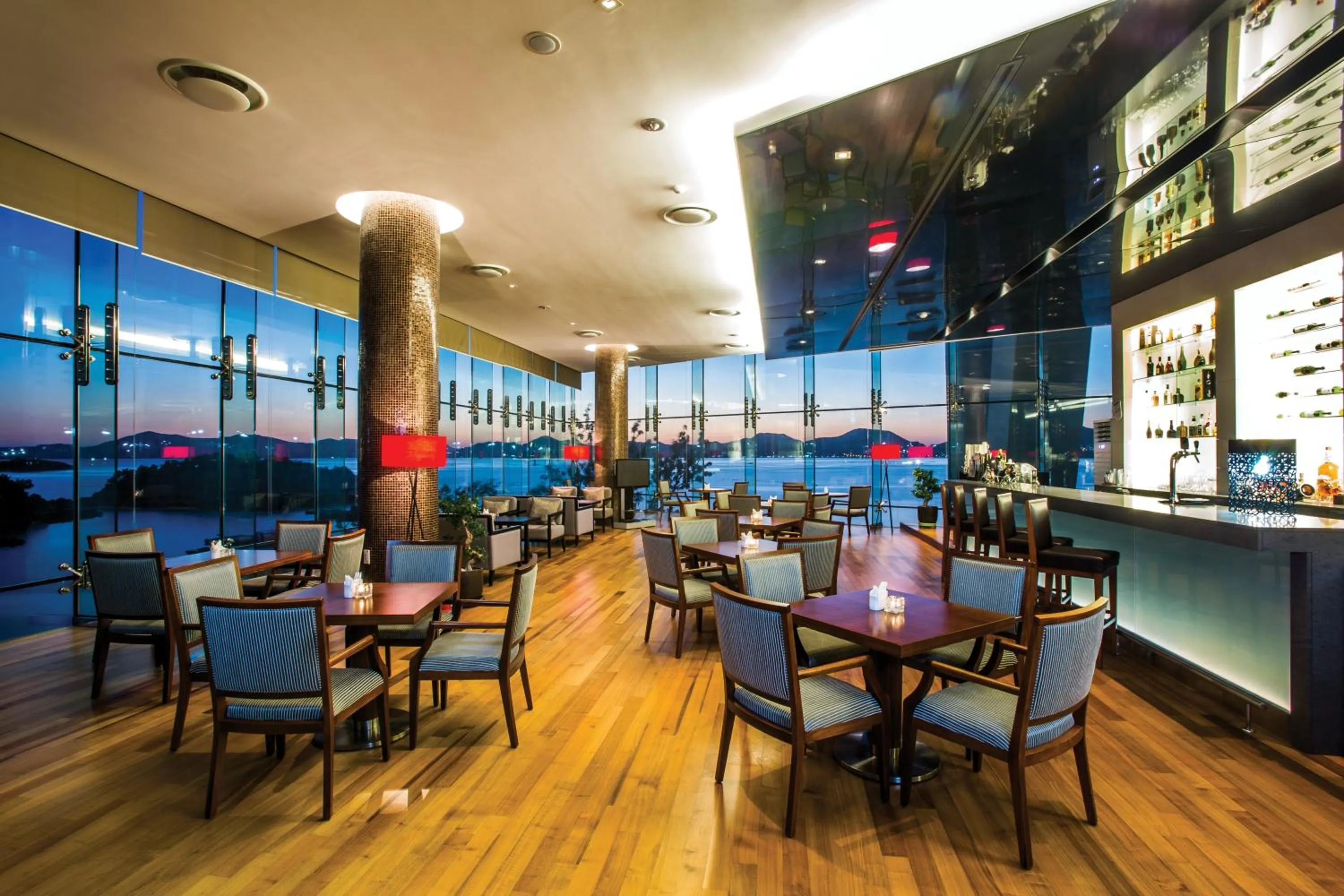 Restaurant/places to eat in Hidden Bay Hotel