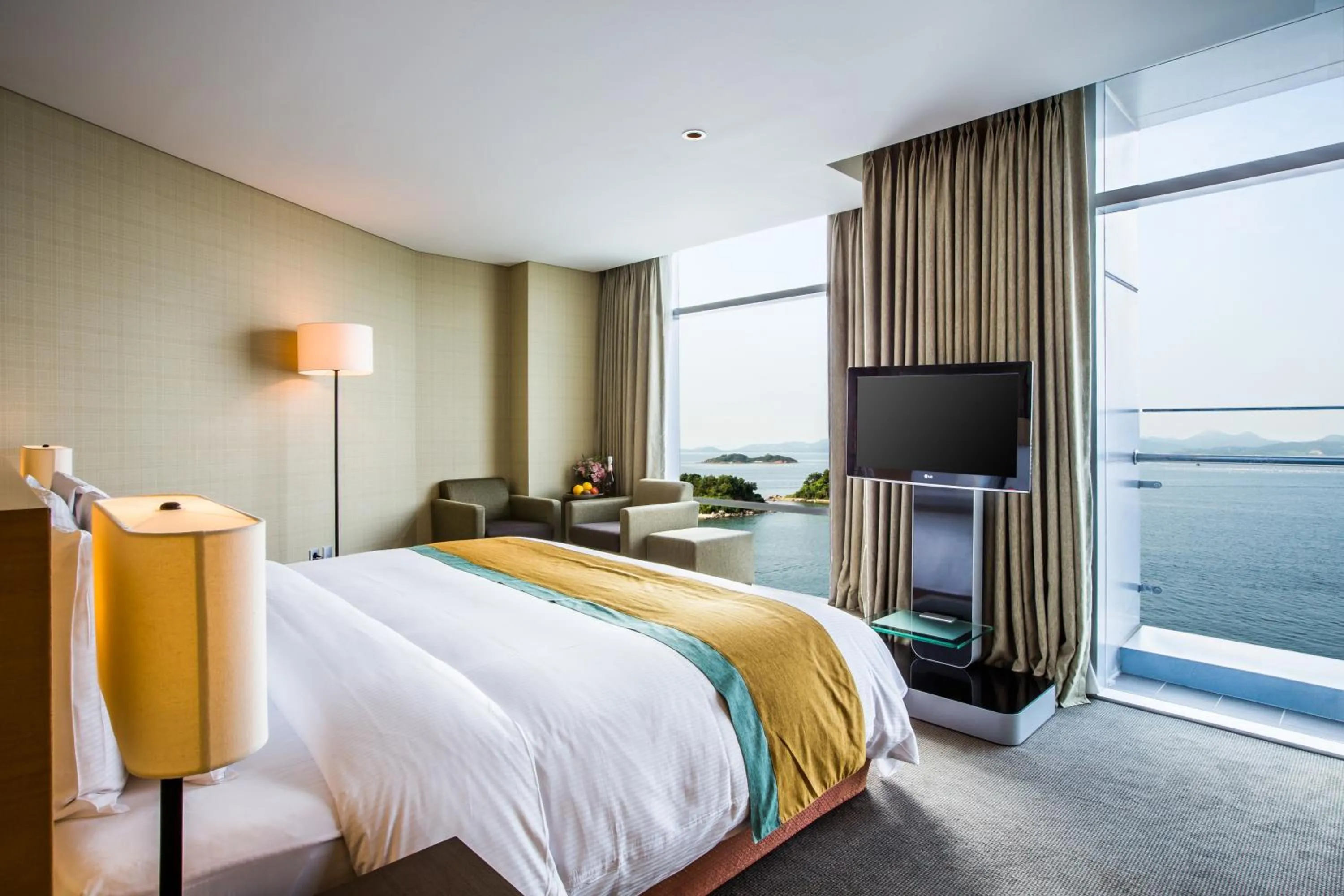 Sea view, Bed in Hidden Bay Hotel