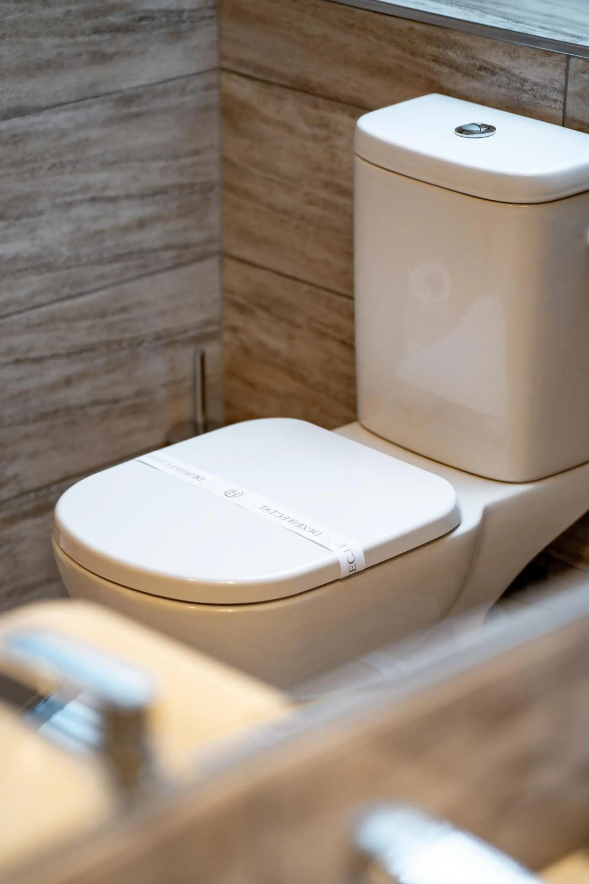 Toilet in Areo Hotel & Restaurant