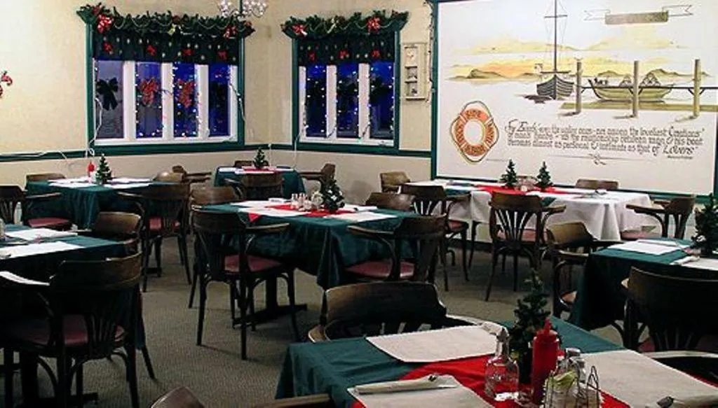 Restaurant/places to eat in Dockside Motel