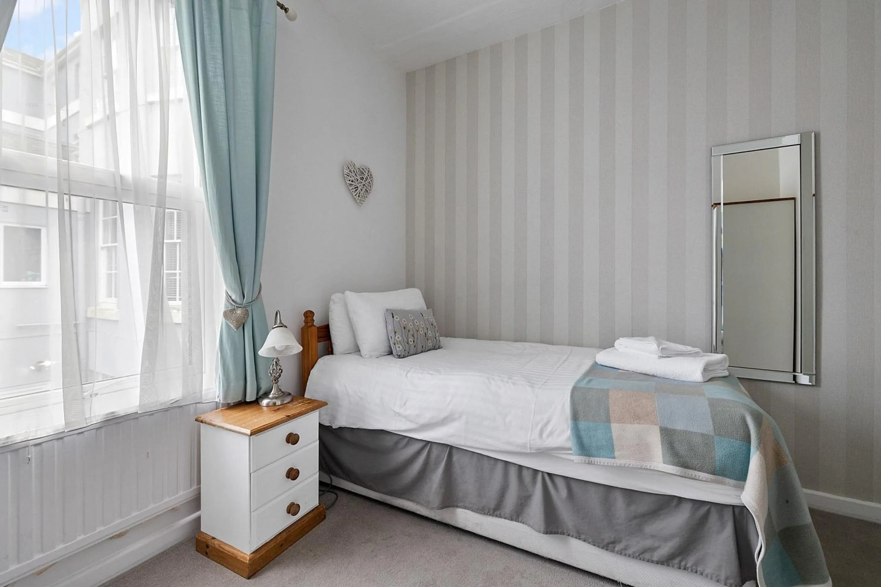 Bedroom, Bed in Imperial Plymouth