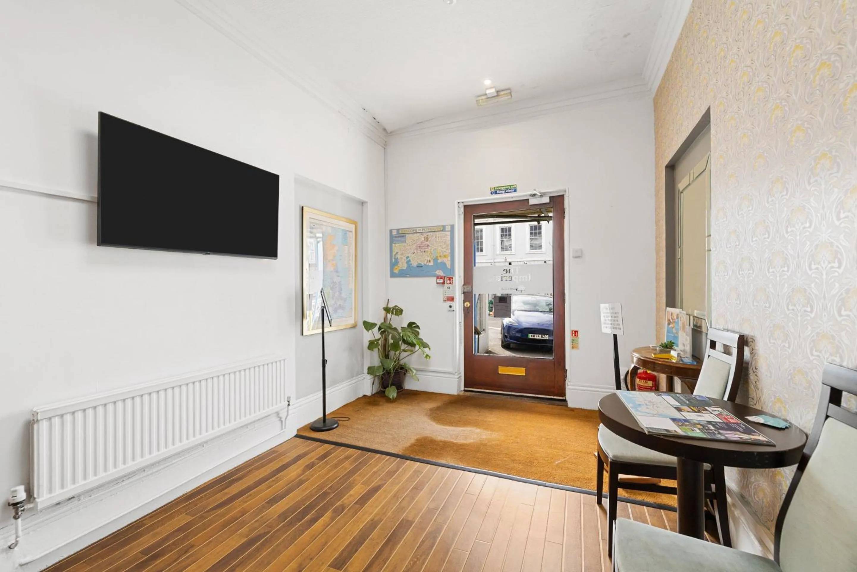 Facade/entrance in Imperial Plymouth