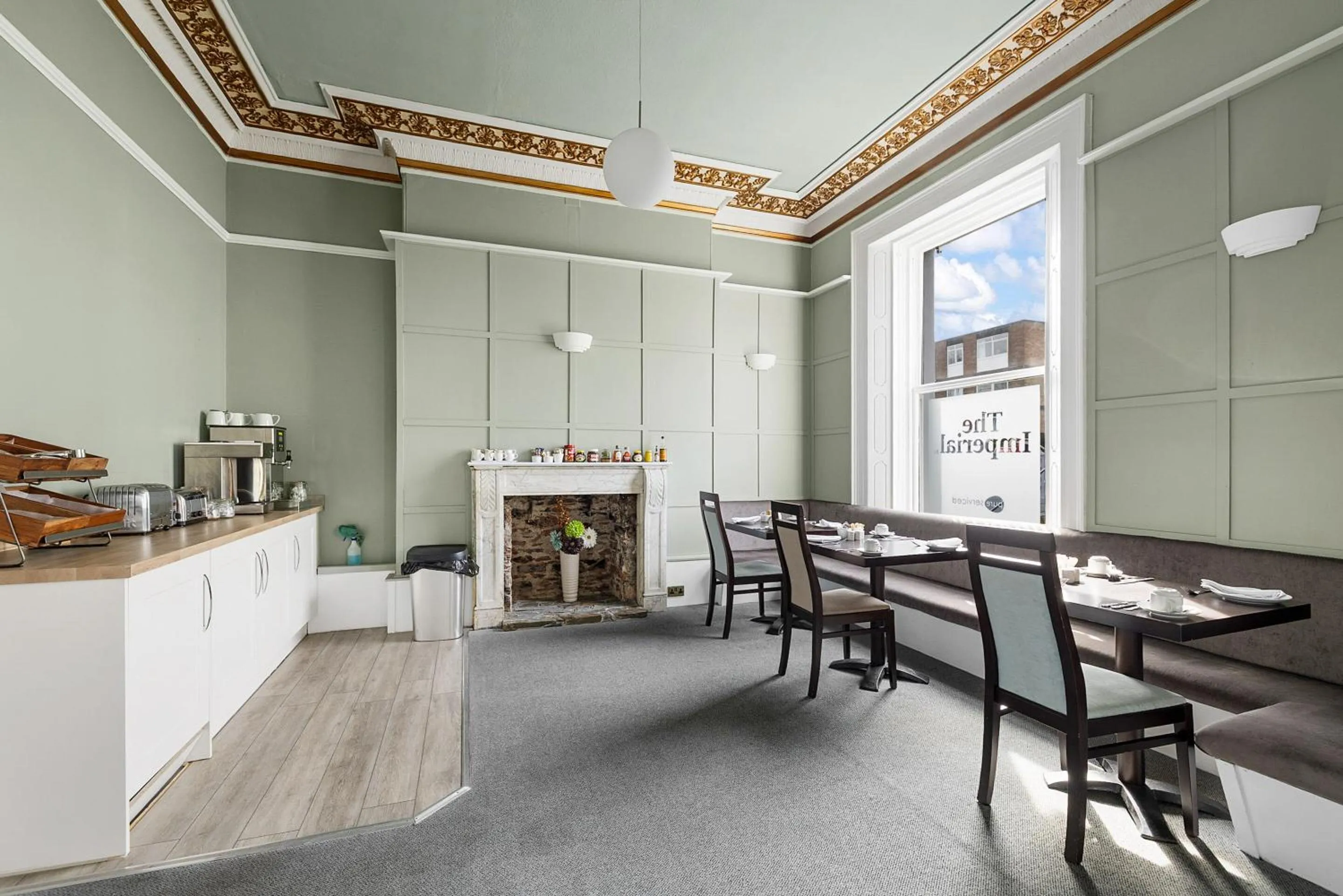 Dining area in Imperial Plymouth