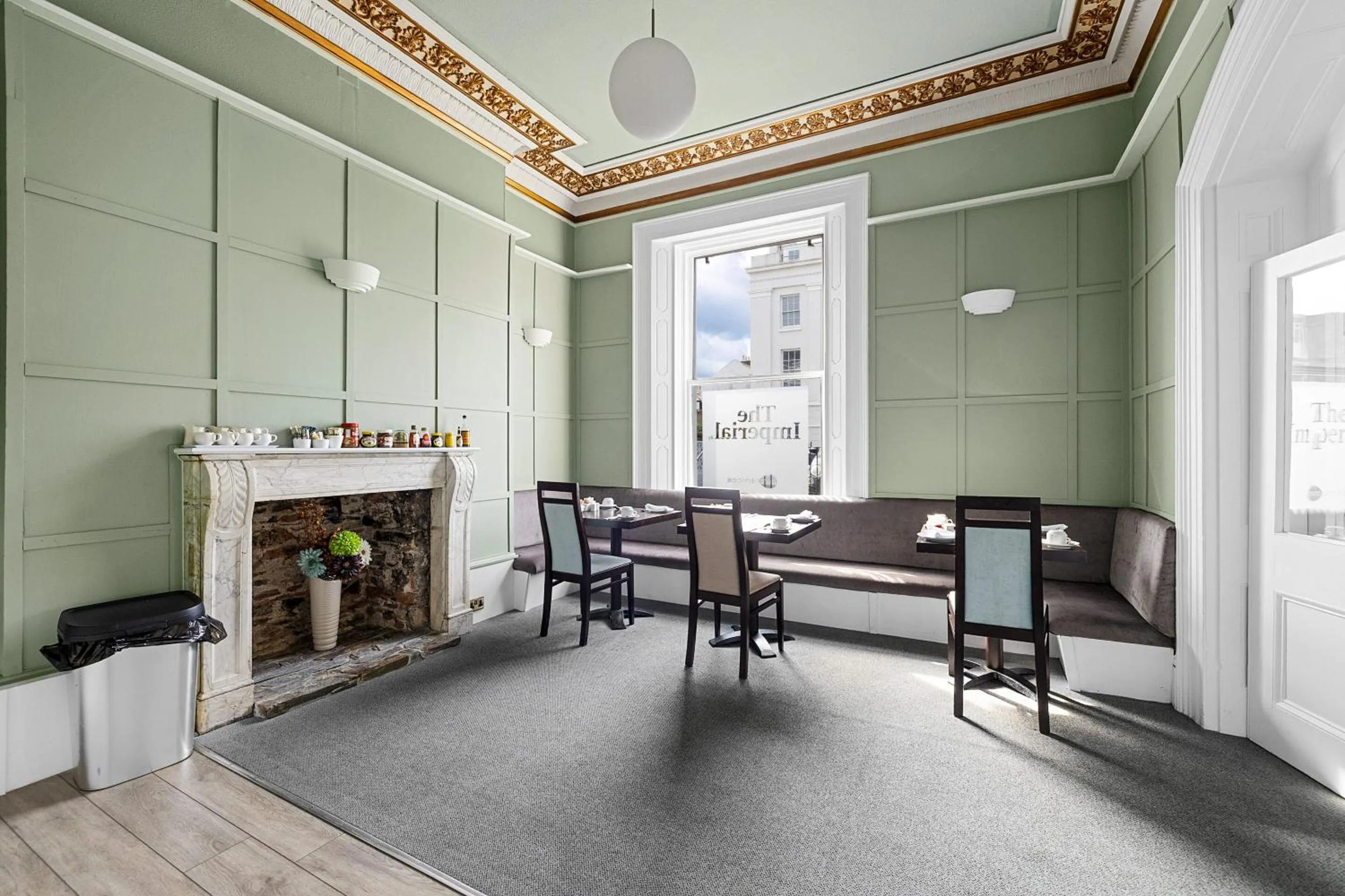 Dining area in Imperial Plymouth