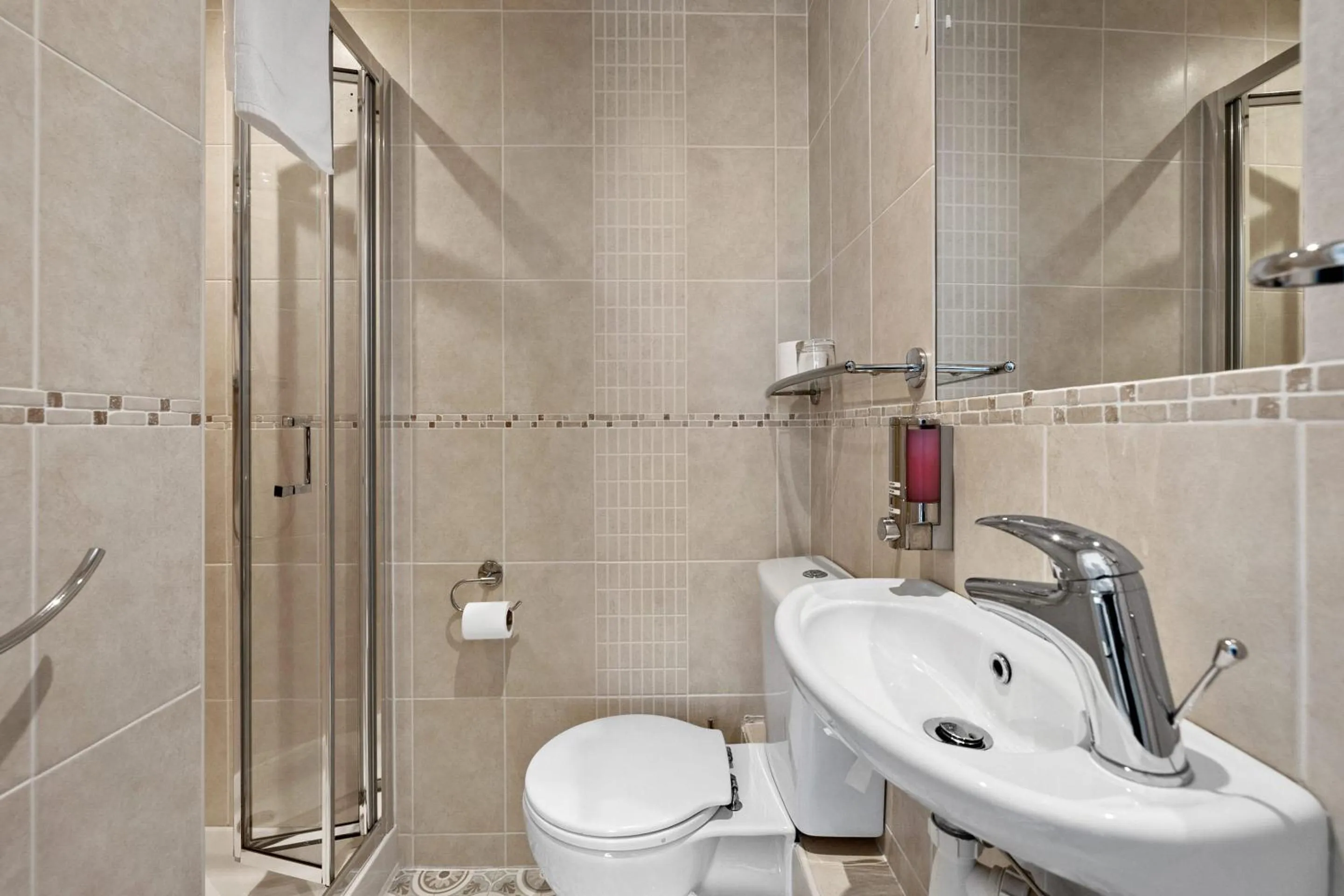 Bathroom in Imperial Plymouth