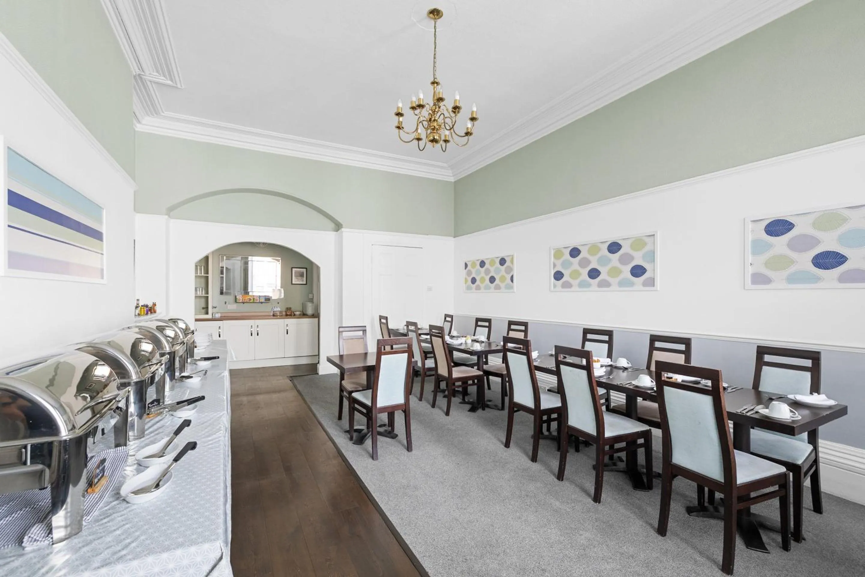 Dining area in Imperial Plymouth