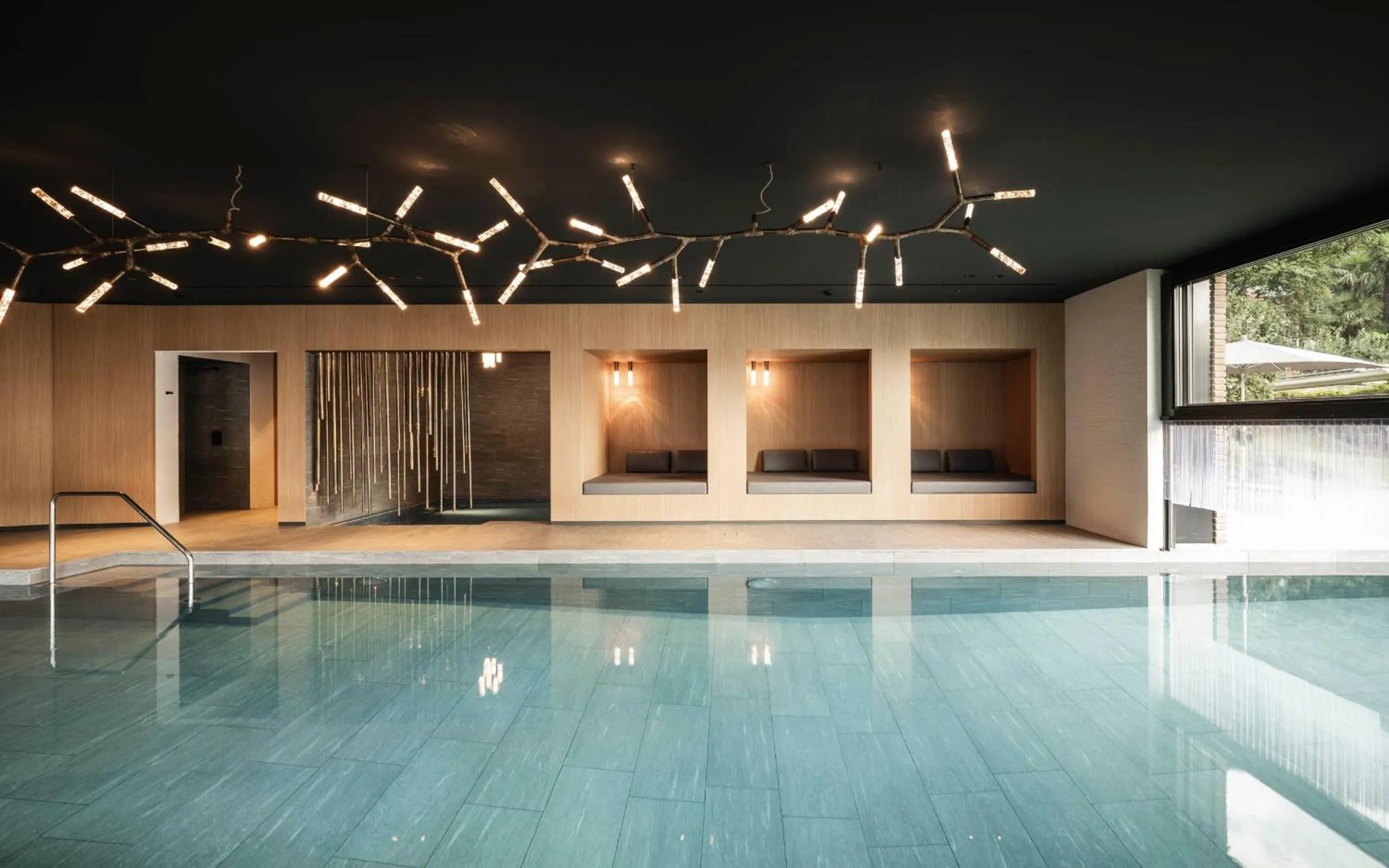 Swimming pool in EasyRooms ai Monti