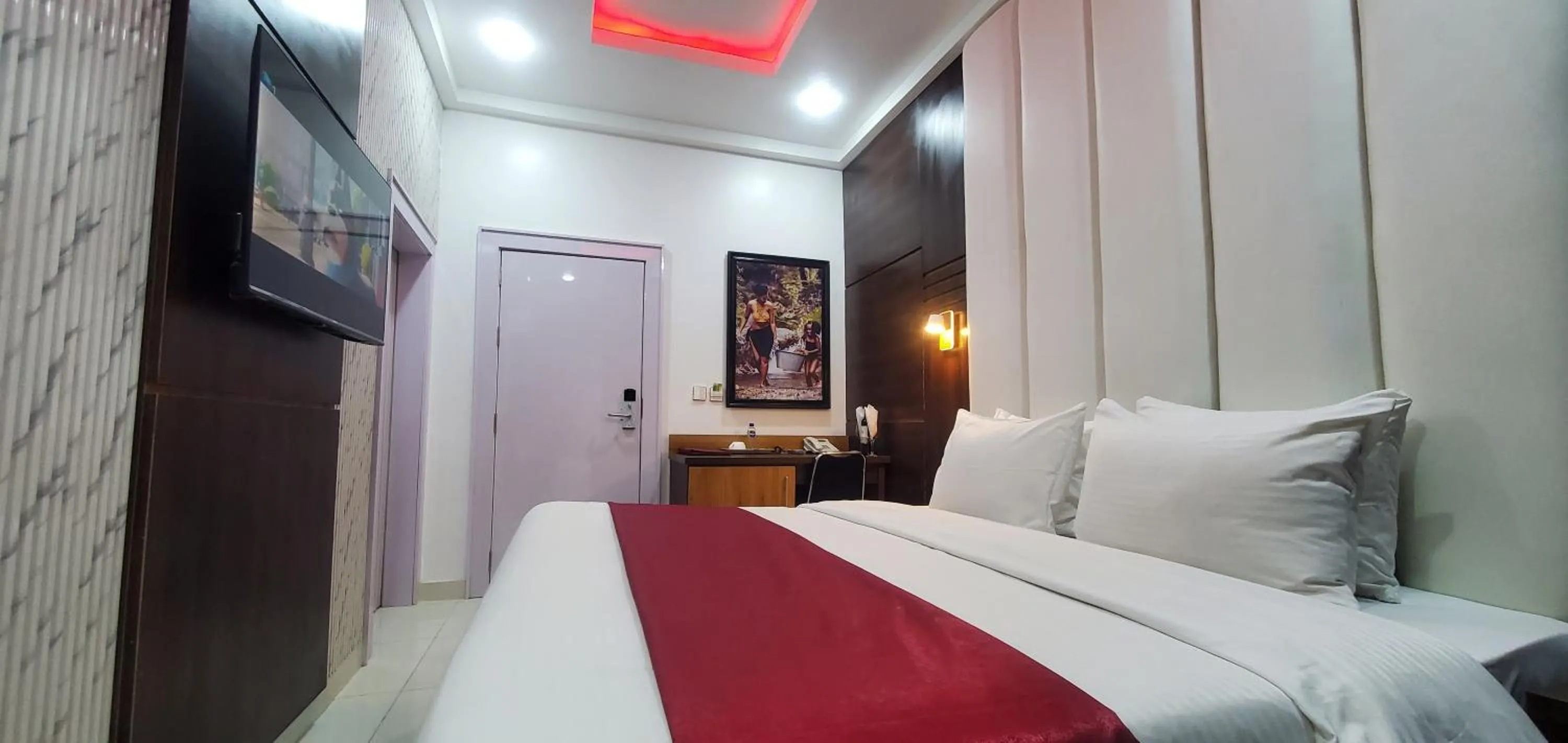 Bed in Dalchifit Suites by Premium Swiss Hospitality