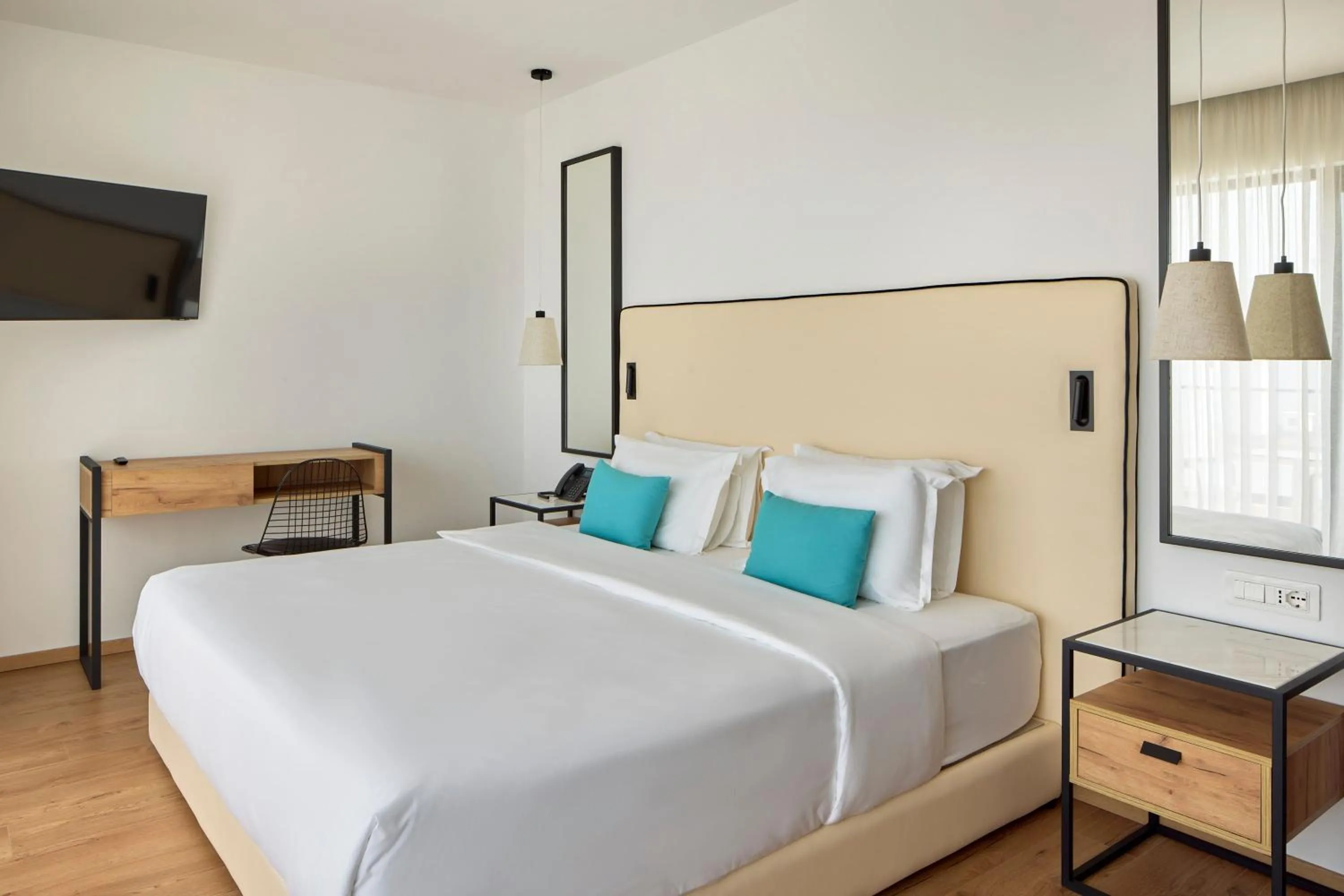 Bed in SOL Tropikal Durres