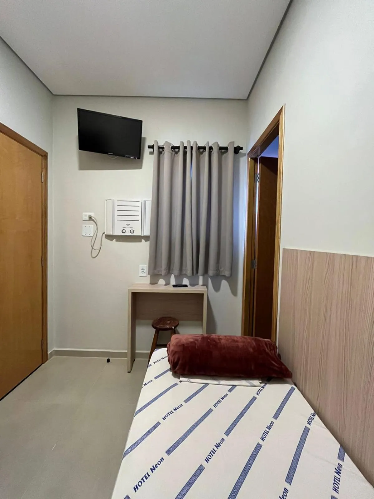 Bed in Hotel Neon - próximo a 25 de março, Bom Retiro e Brás, á 2min do mirante Sampa SKY e pista de skate Anhangabaú