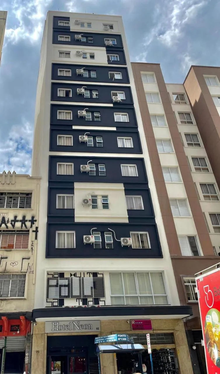 Property building in Hotel Neon - próximo a 25 de março, Bom Retiro e Brás, á 2min do mirante Sampa SKY e pista de skate Anhangabaú