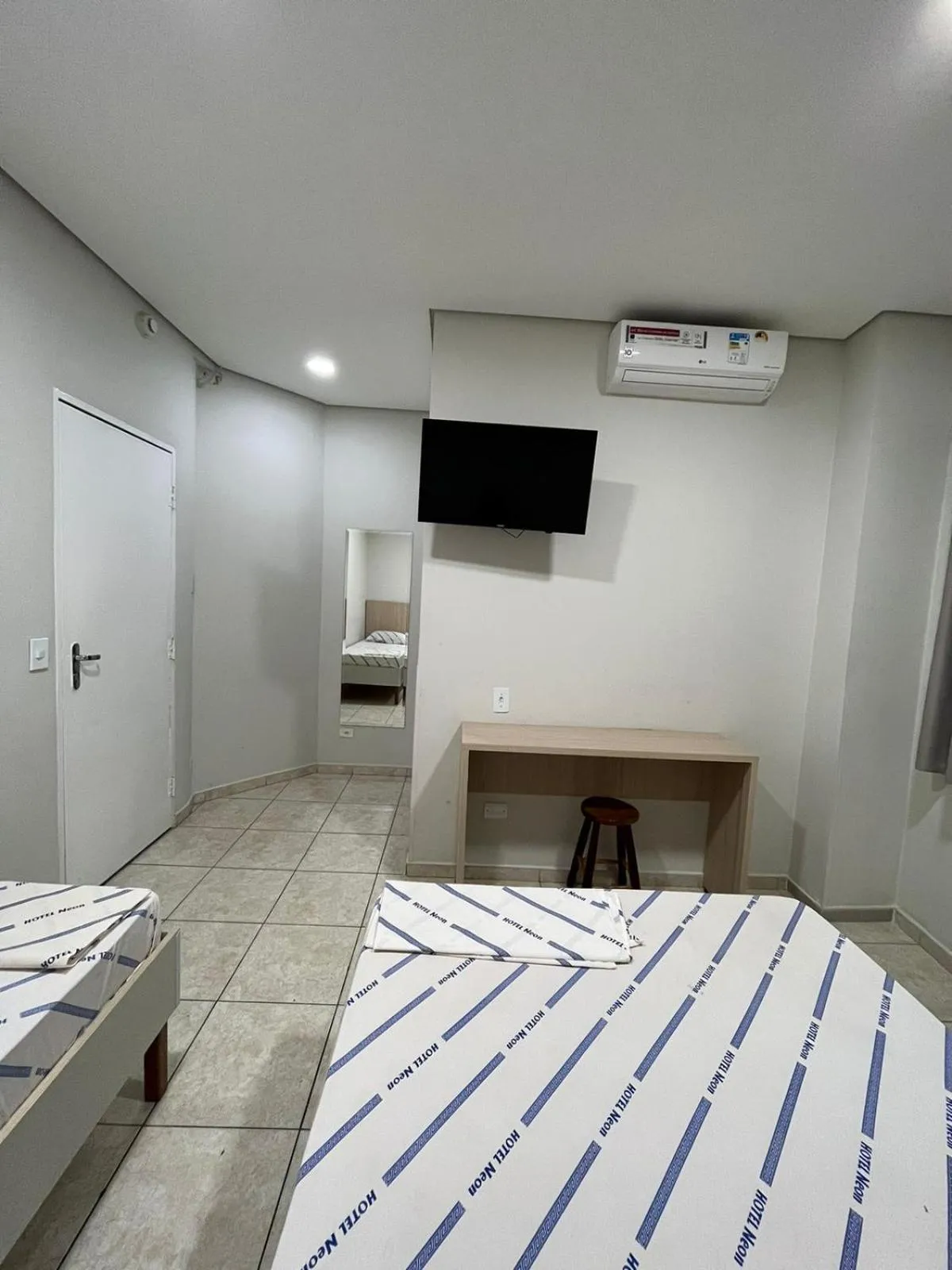 Photo of the whole room in Hotel Neon - próximo a 25 de março, Bom Retiro e Brás, á 2min do mirante Sampa SKY e pista de skate Anhangabaú