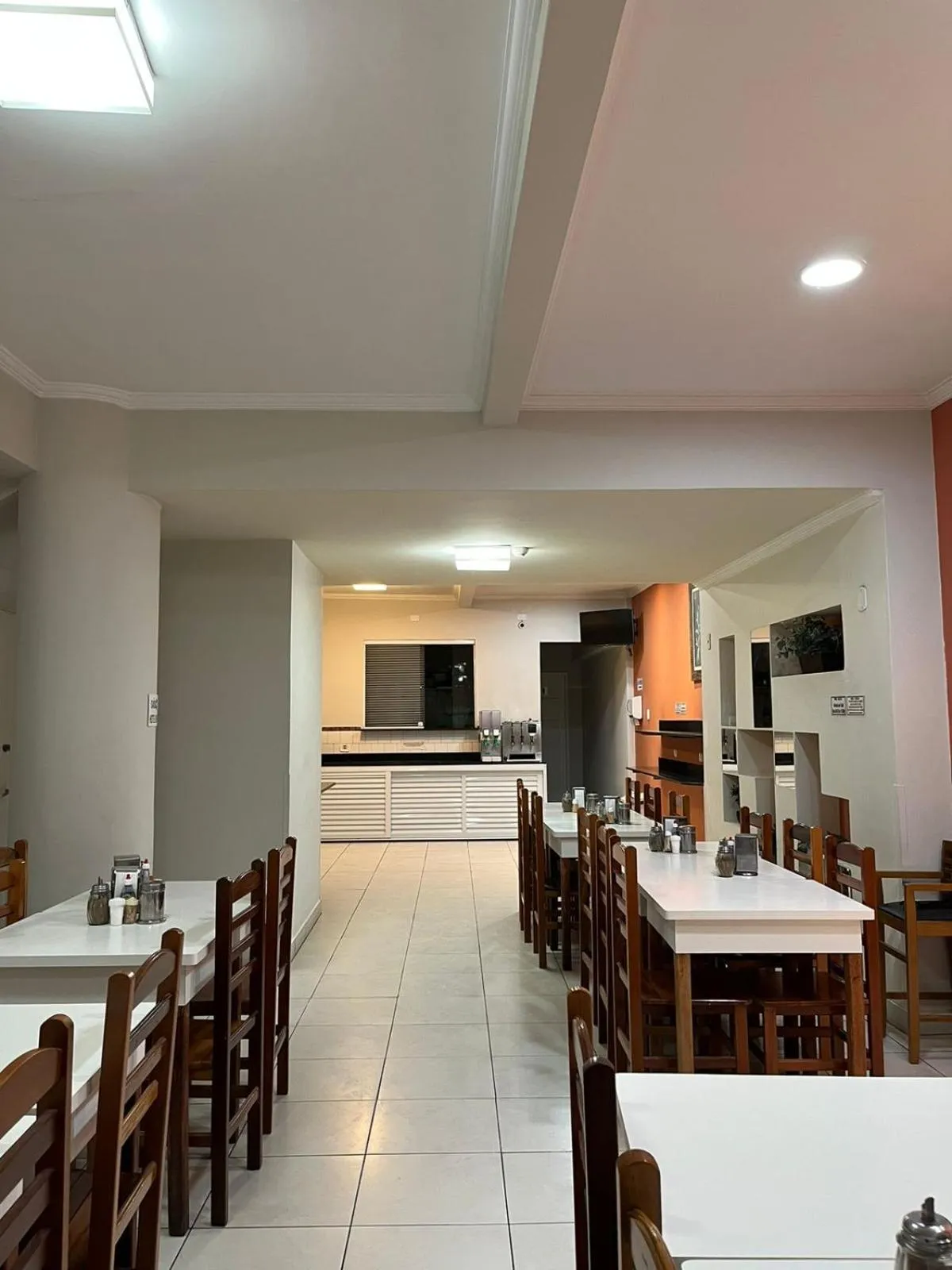 Restaurant/places to eat in Hotel Neon - próximo a 25 de março, Bom Retiro e Brás, á 2min do mirante Sampa SKY e pista de skate Anhangabaú