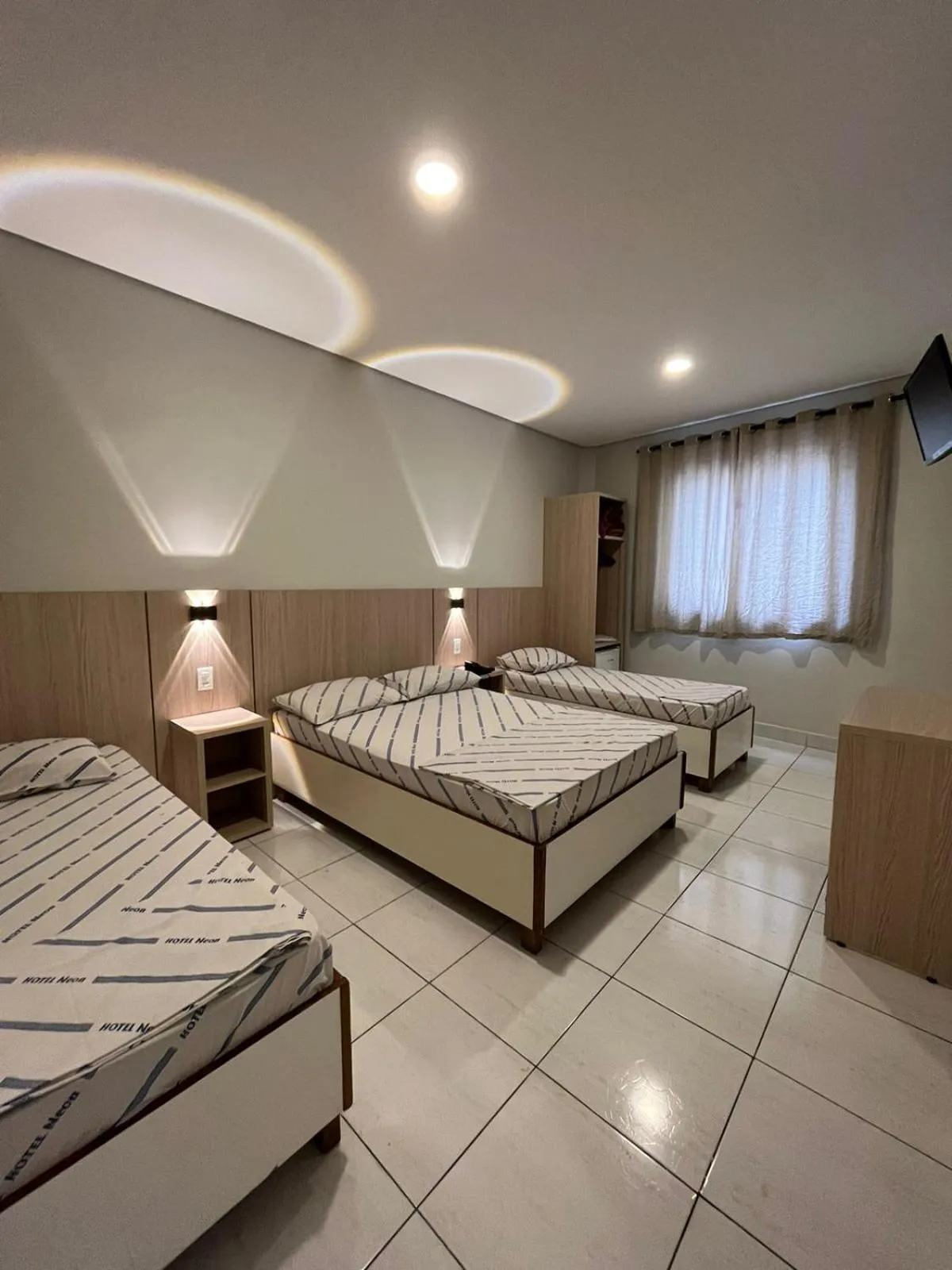 Bed in Hotel Neon - próximo a 25 de março, Bom Retiro e Brás, á 2min do mirante Sampa SKY e pista de skate Anhangabaú