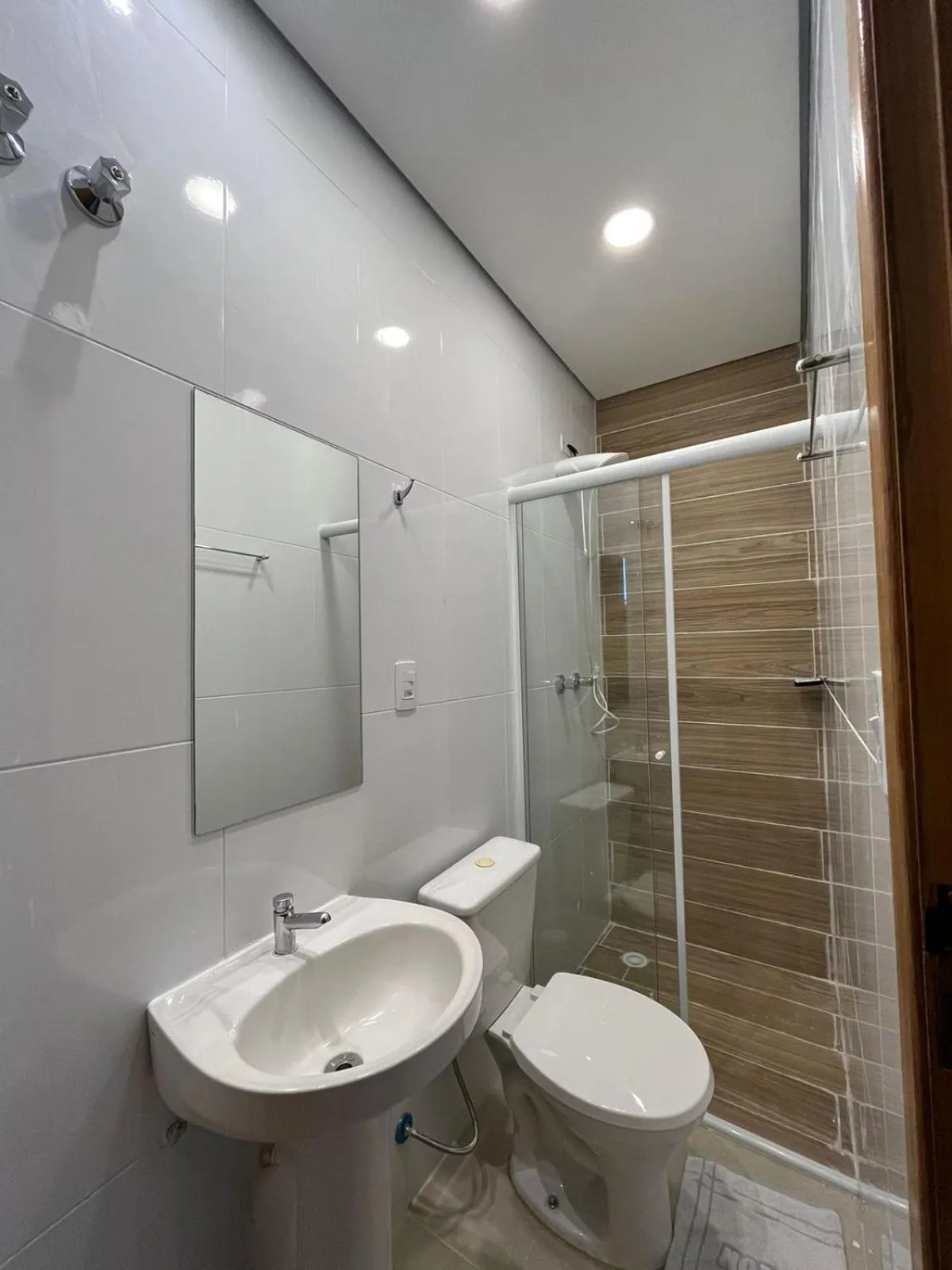 Shower in Hotel Neon - próximo a 25 de março, Bom Retiro e Brás, á 2min do mirante Sampa SKY e pista de skate Anhangabaú