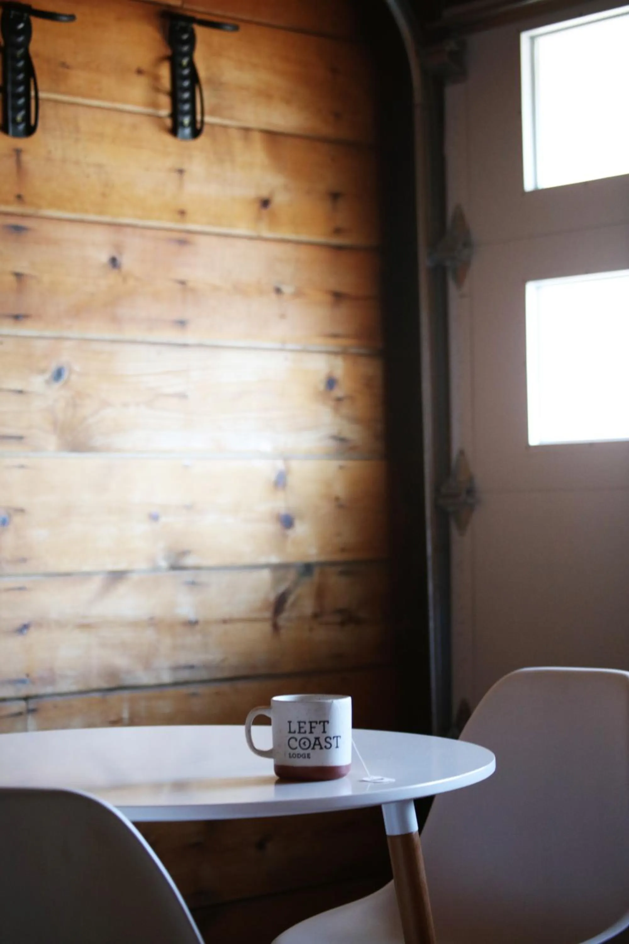 Living room in Left Coast Lodge - Pet Friendly