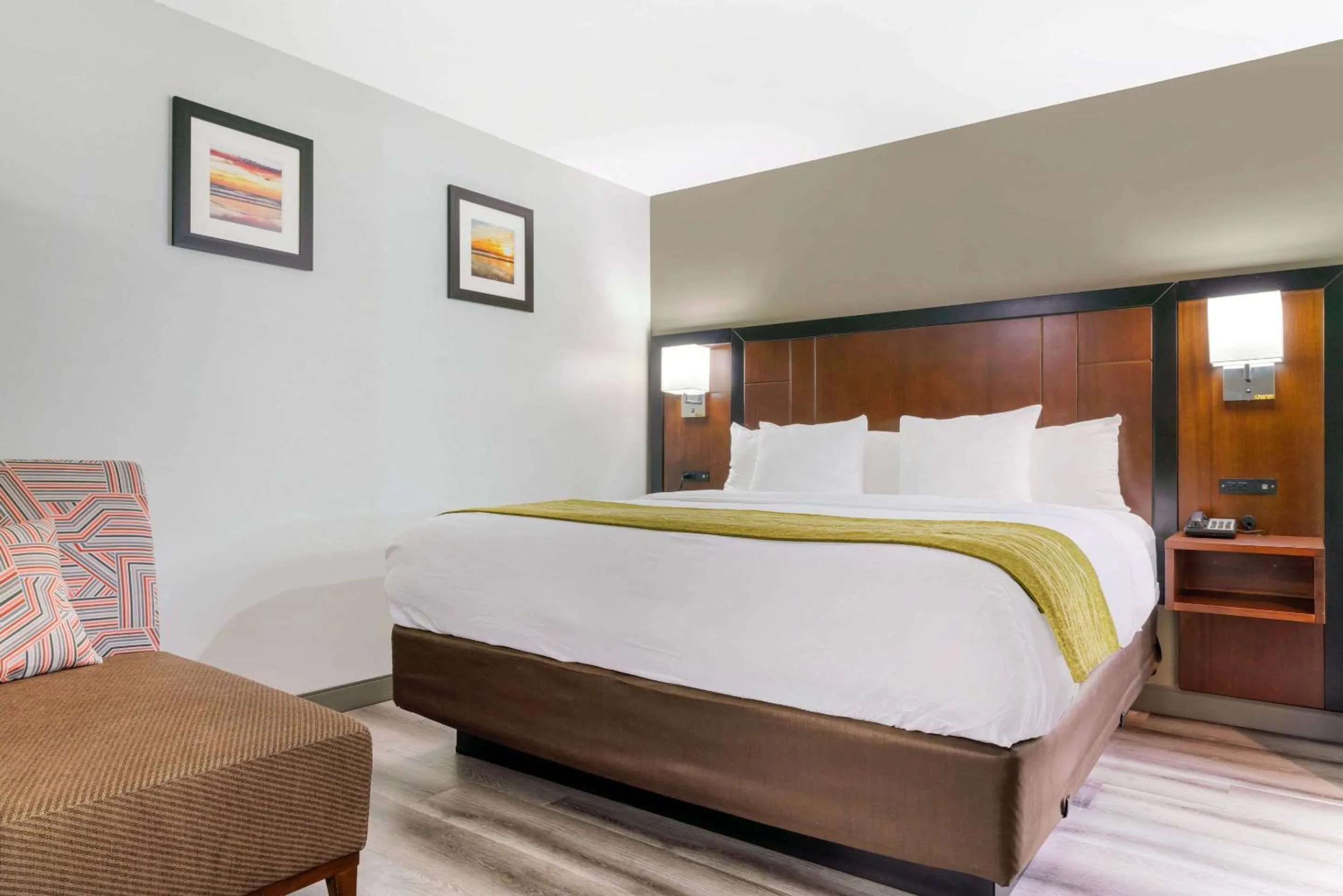 Photo of the whole room, Bed in Comfort Inn Antioch - Century Plaza