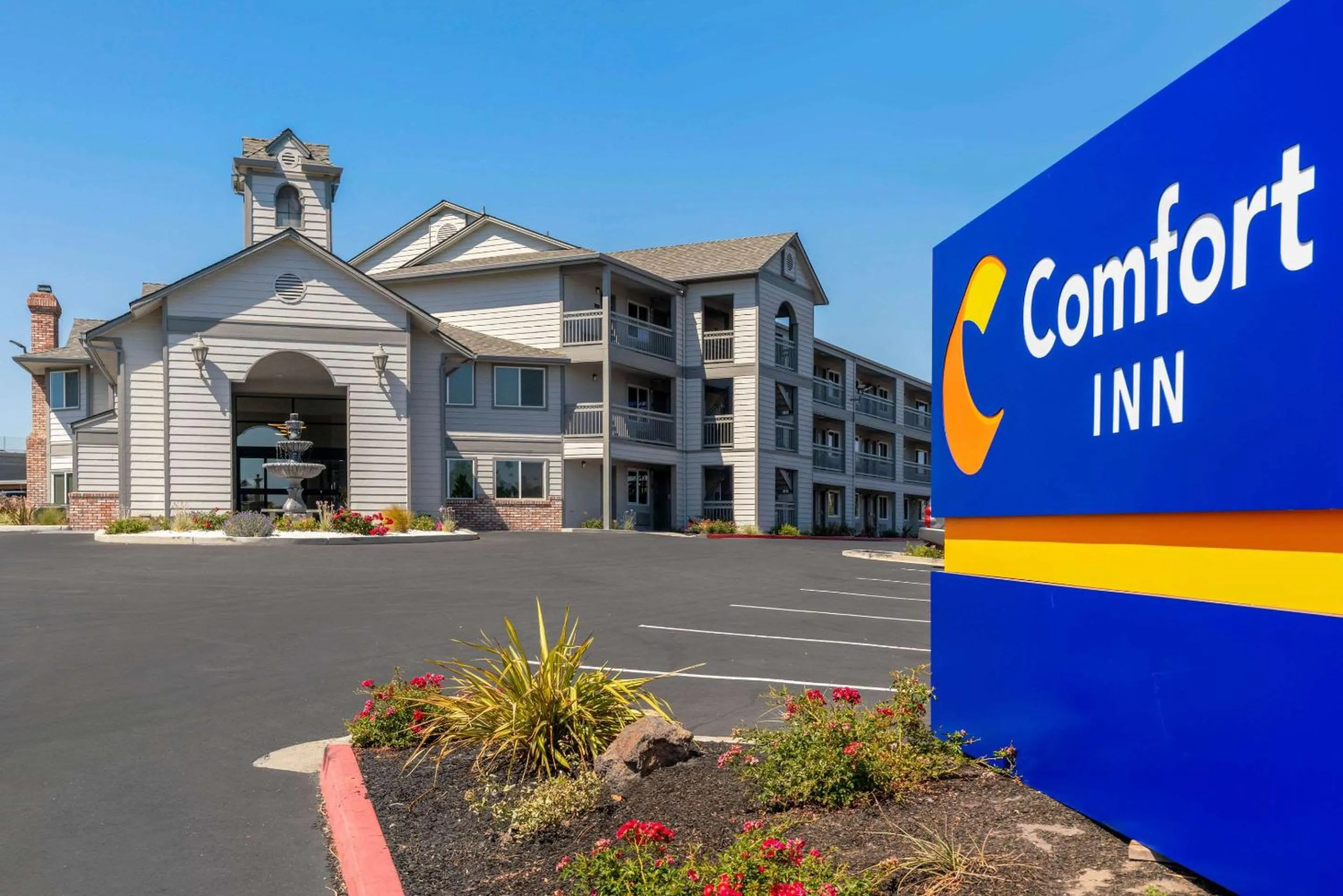 Property building in Comfort Inn Antioch - Century Plaza