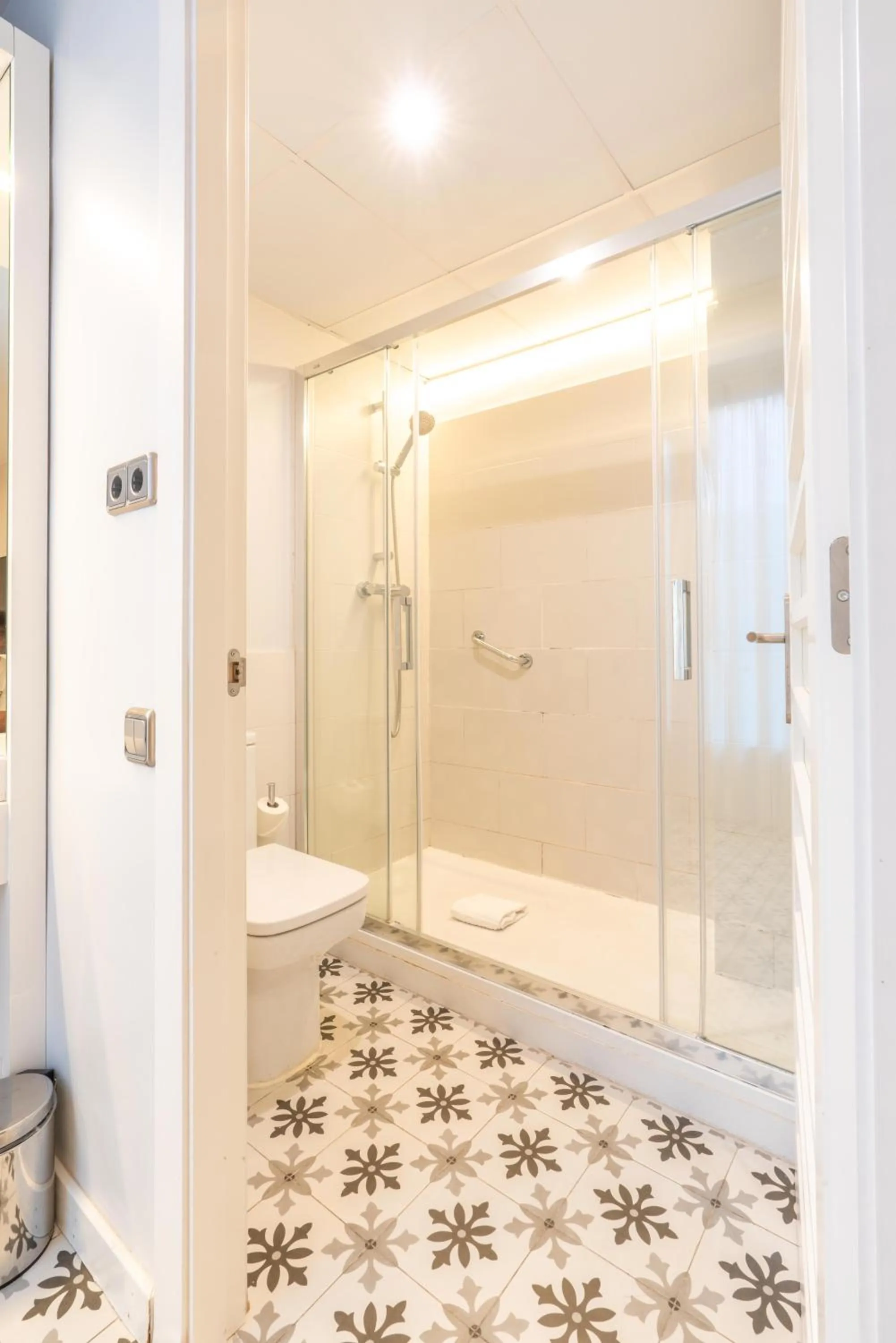 Shower in Serennia Fira Gran Via Exclusive Rooms