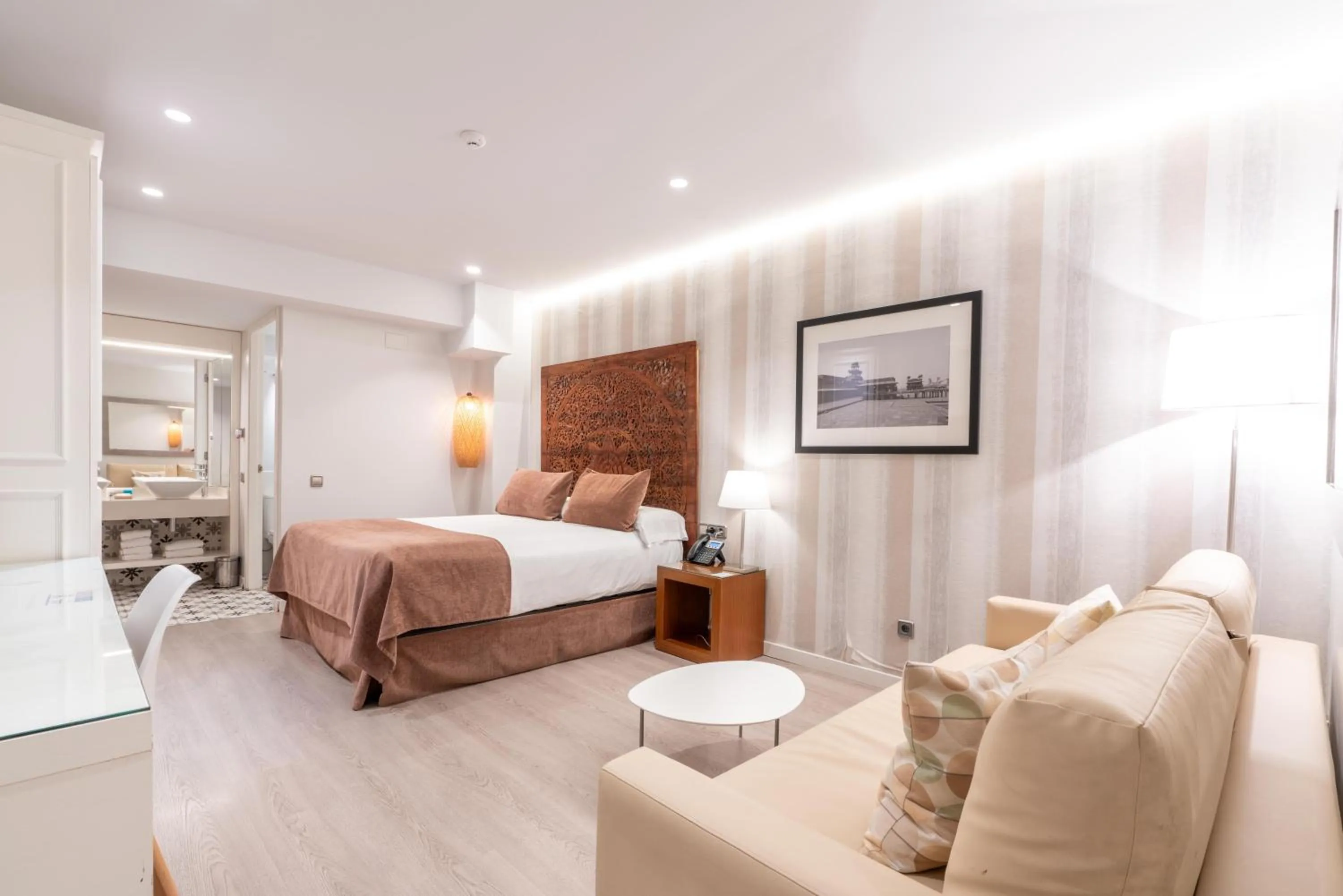 Bed in Serennia Fira Gran Via Exclusive Rooms