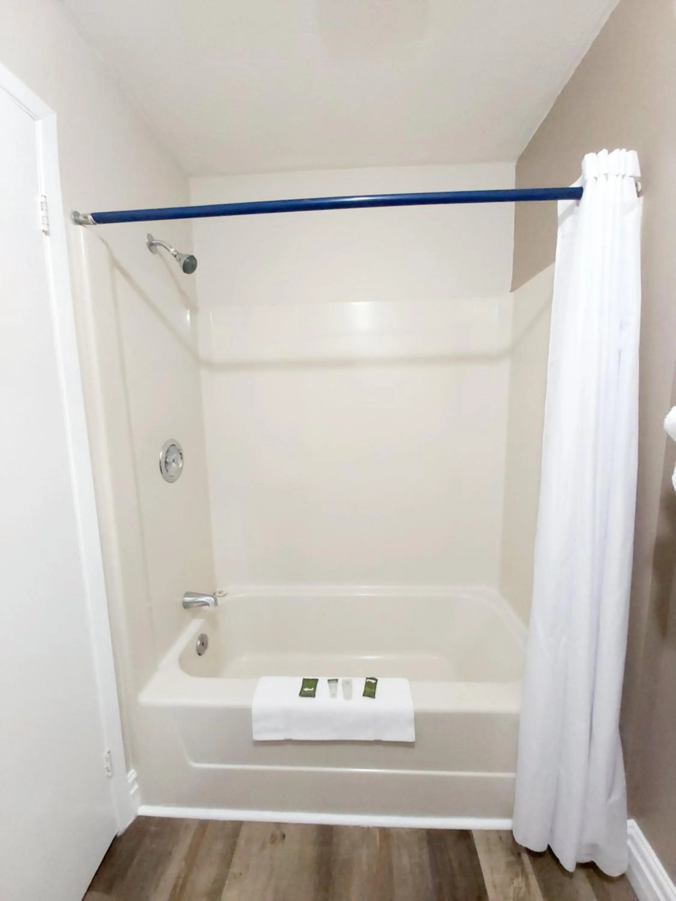 Bath in Seely's Motel