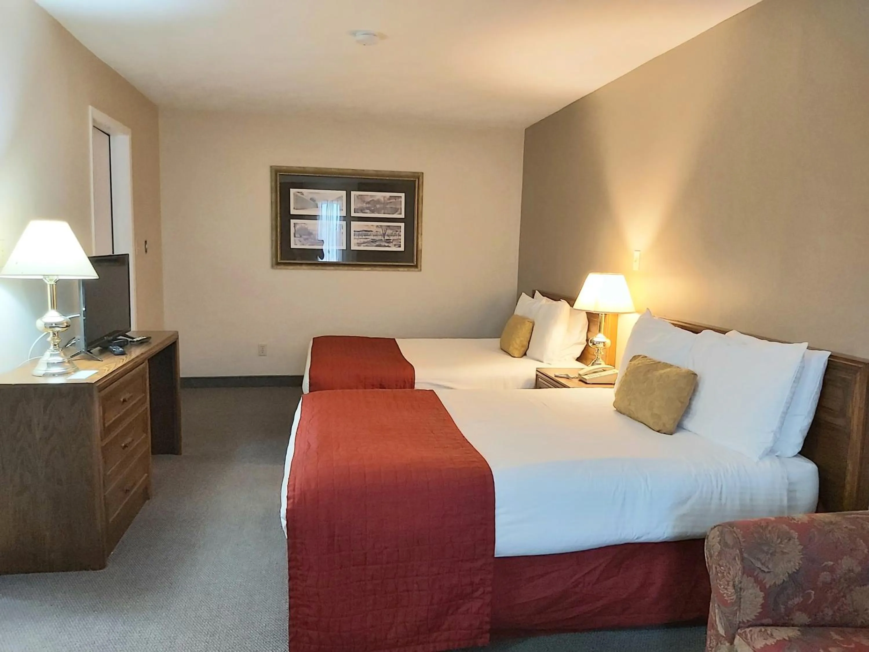 Photo of the whole room in Seely's Motel