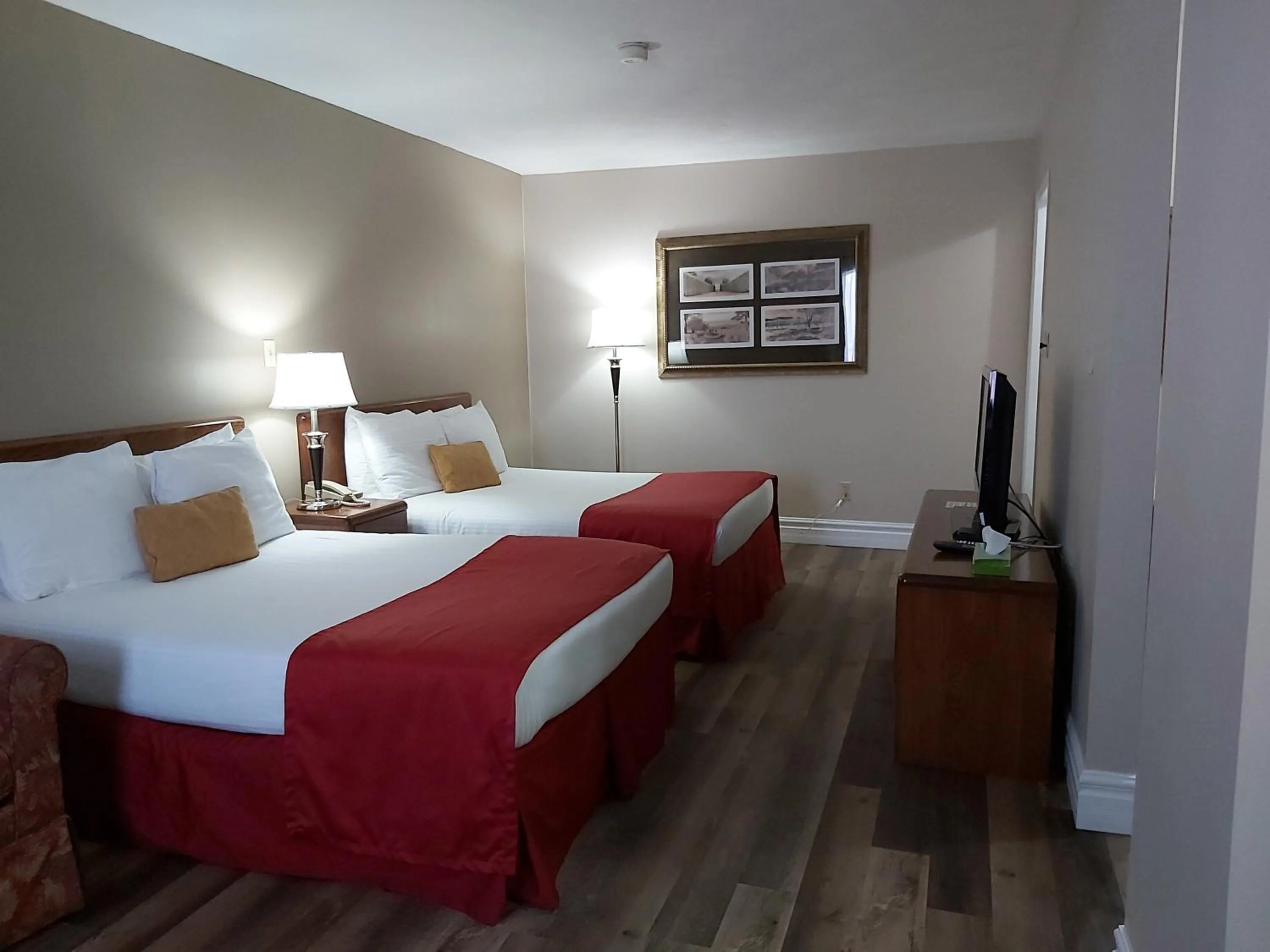 Photo of the whole room in Seely's Motel