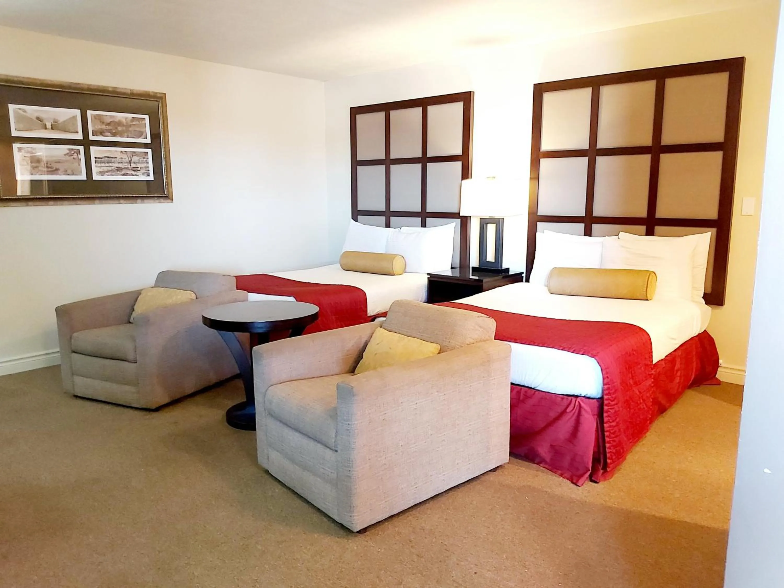 Photo of the whole room in Seely's Motel