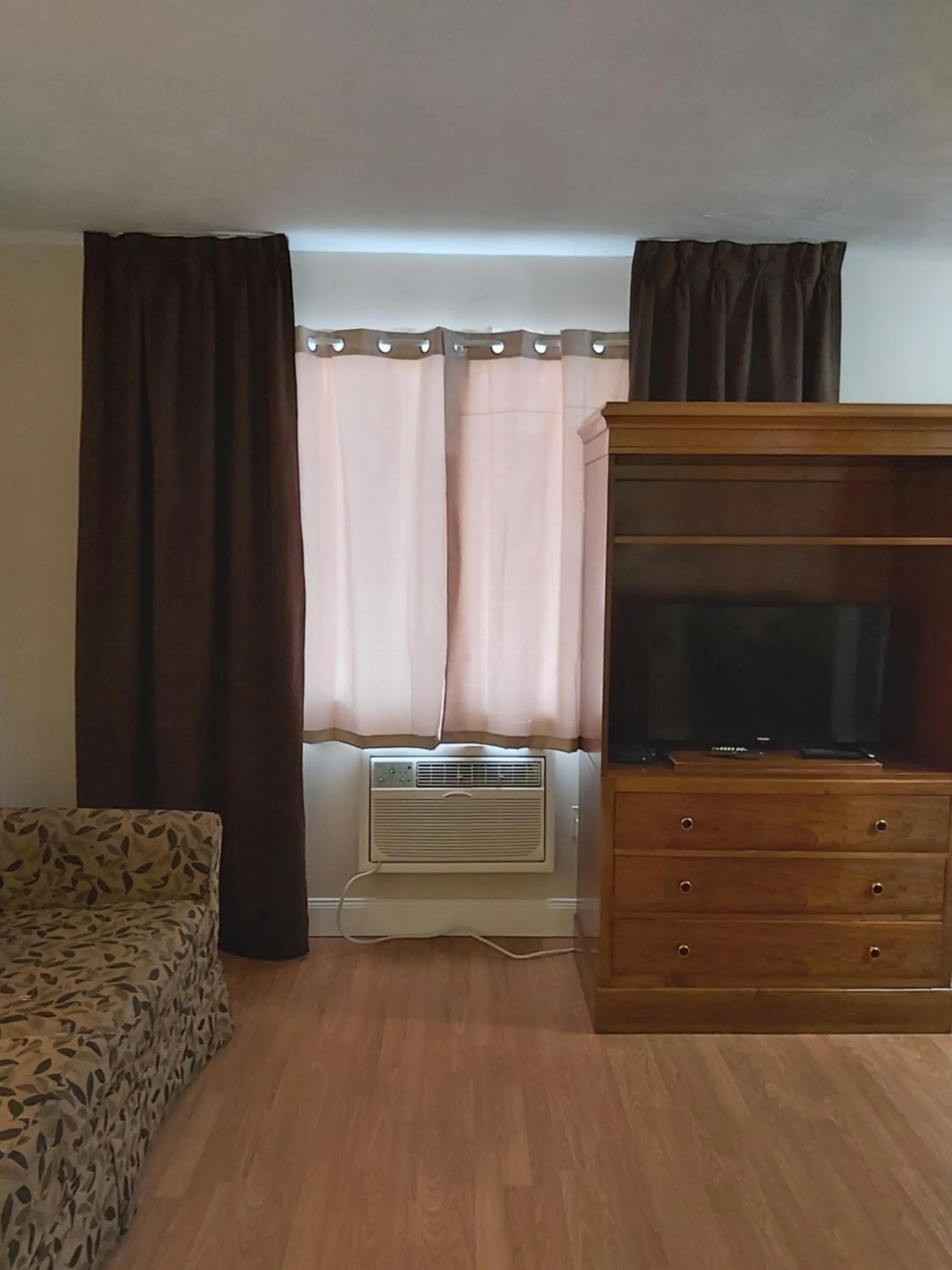 TV and multimedia in Seely's Motel