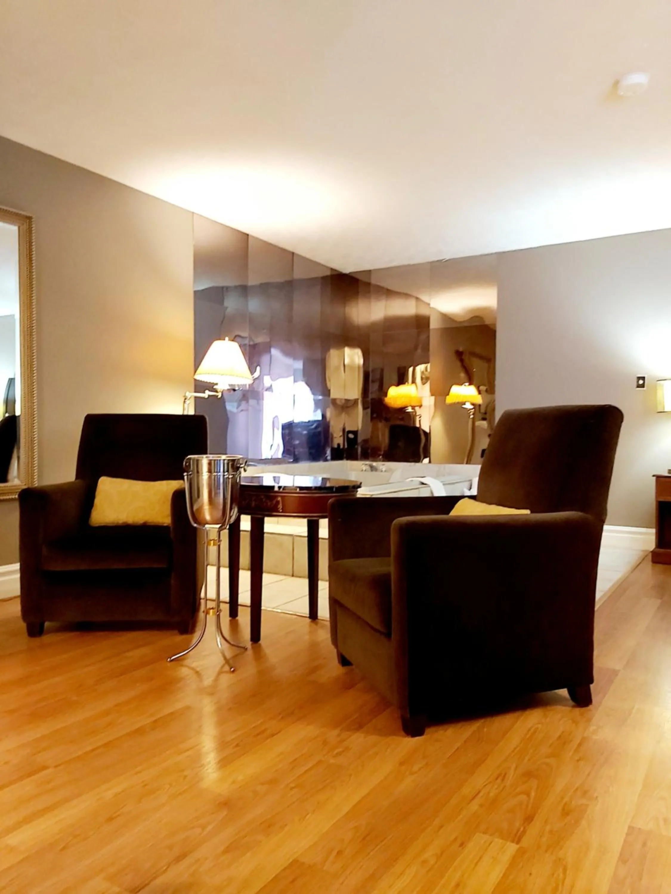 Seating area in Seely's Motel