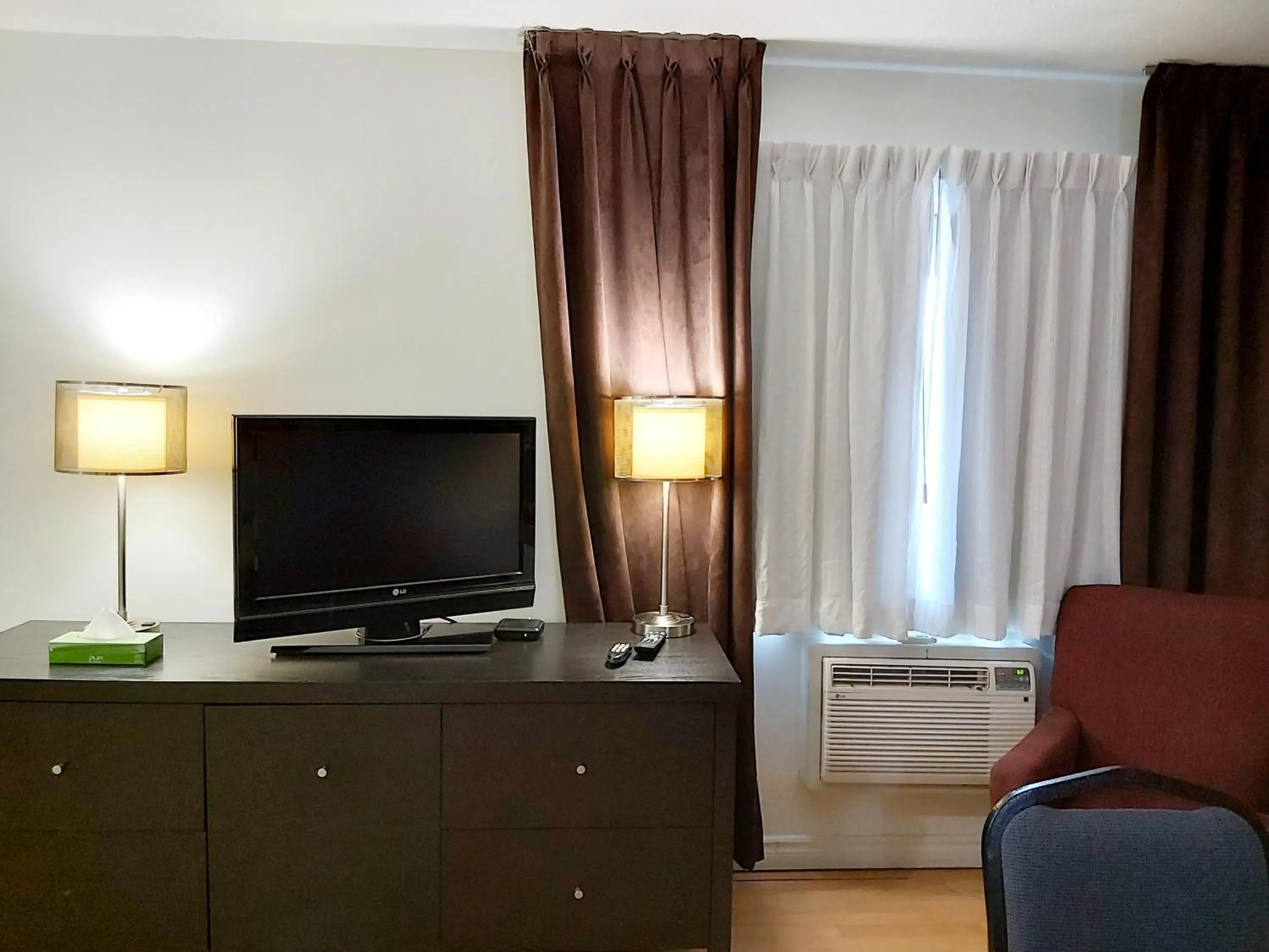 TV and multimedia in Seely's Motel