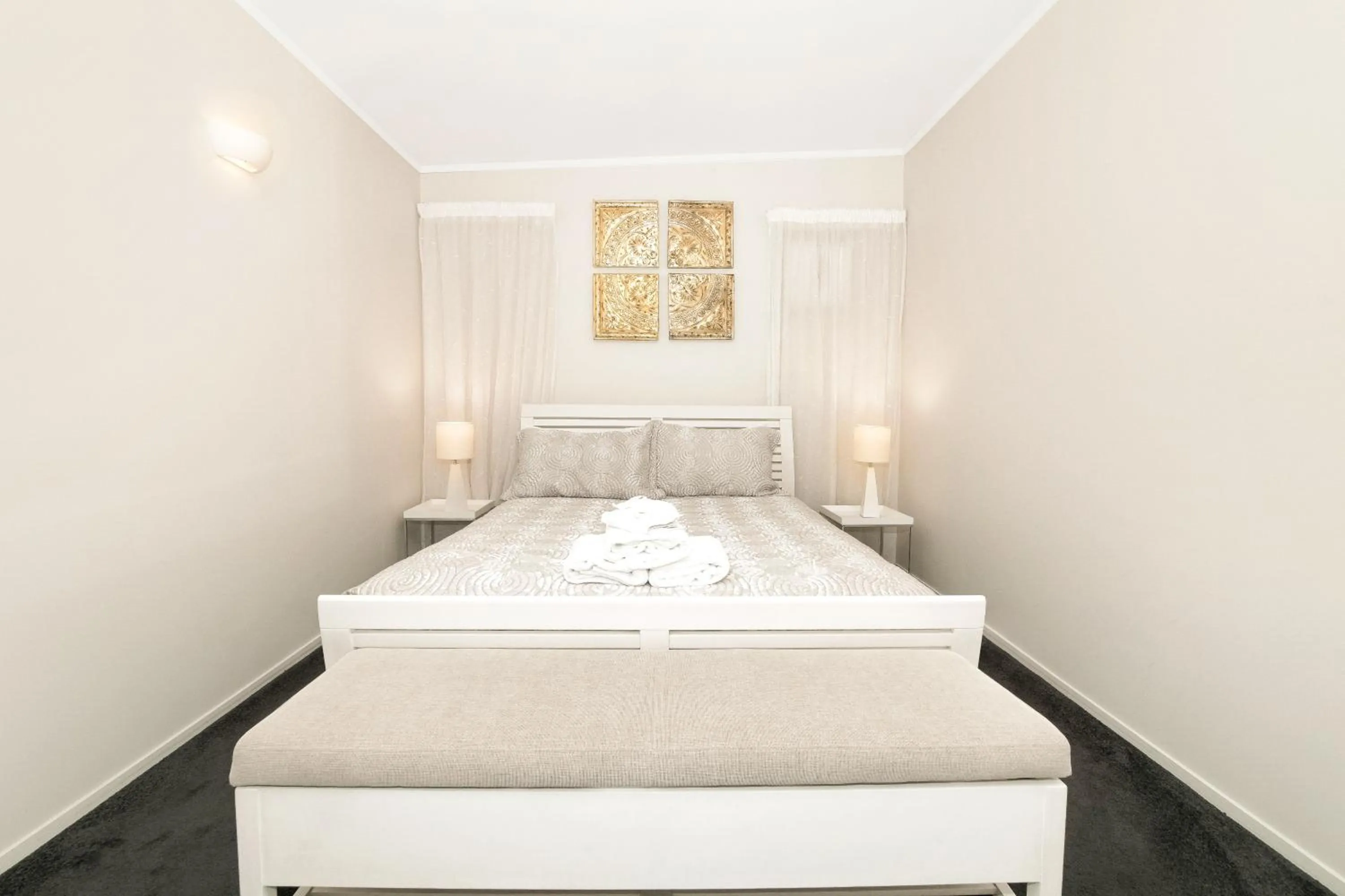 Bedroom, Bed in Coromandel Apartments