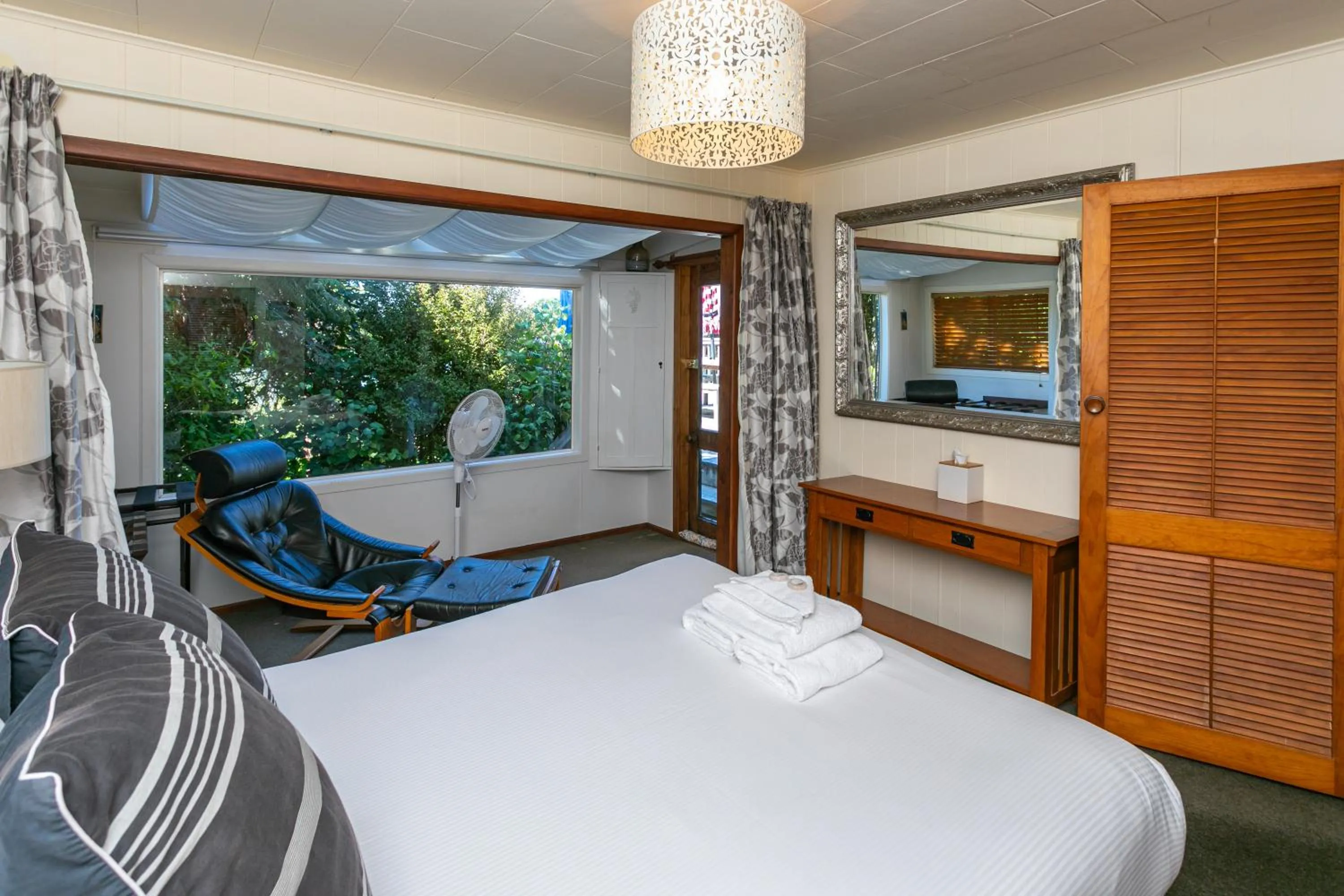 Bedroom, Bed in Coromandel Apartments