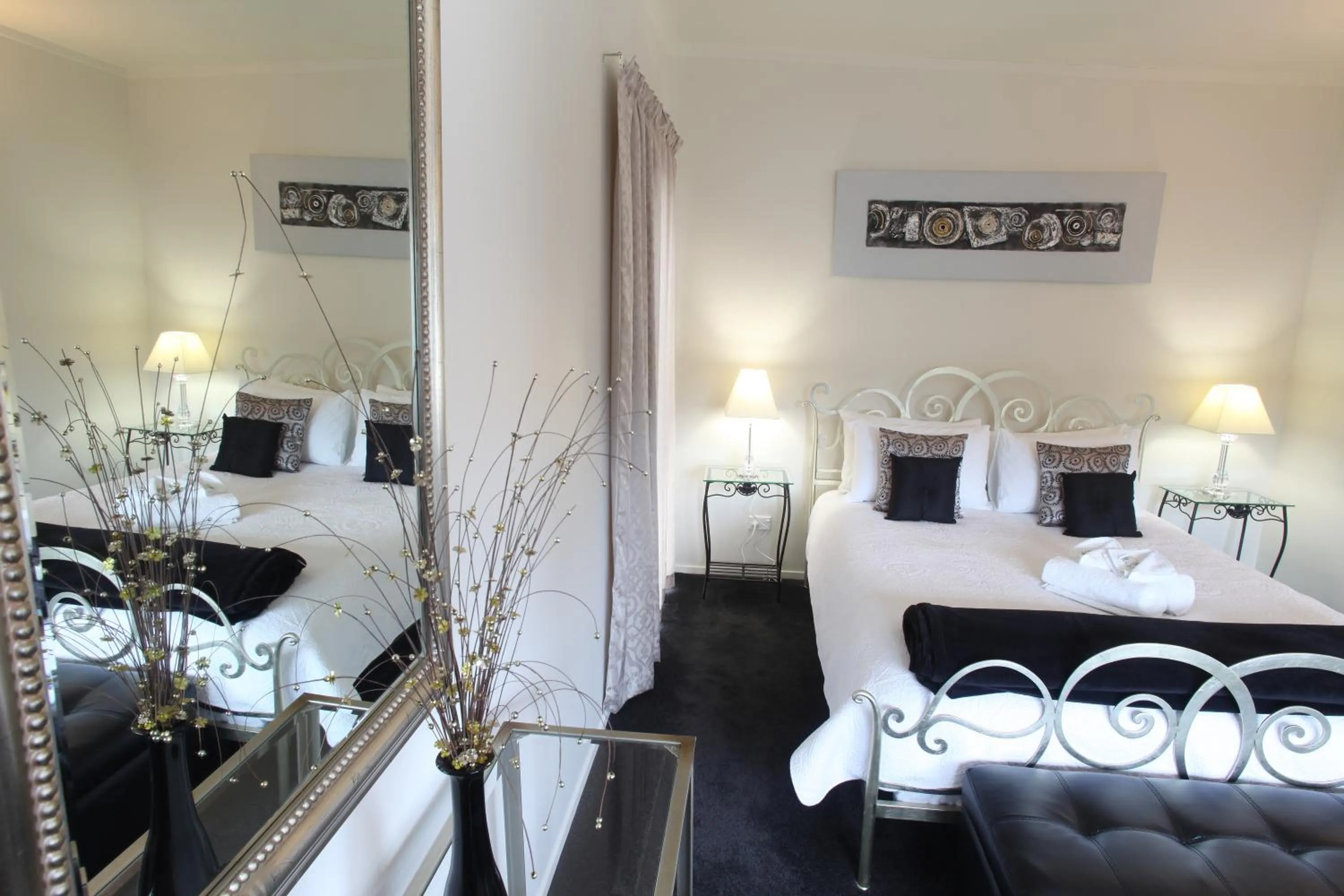 Bedroom, Bed in Coromandel Apartments