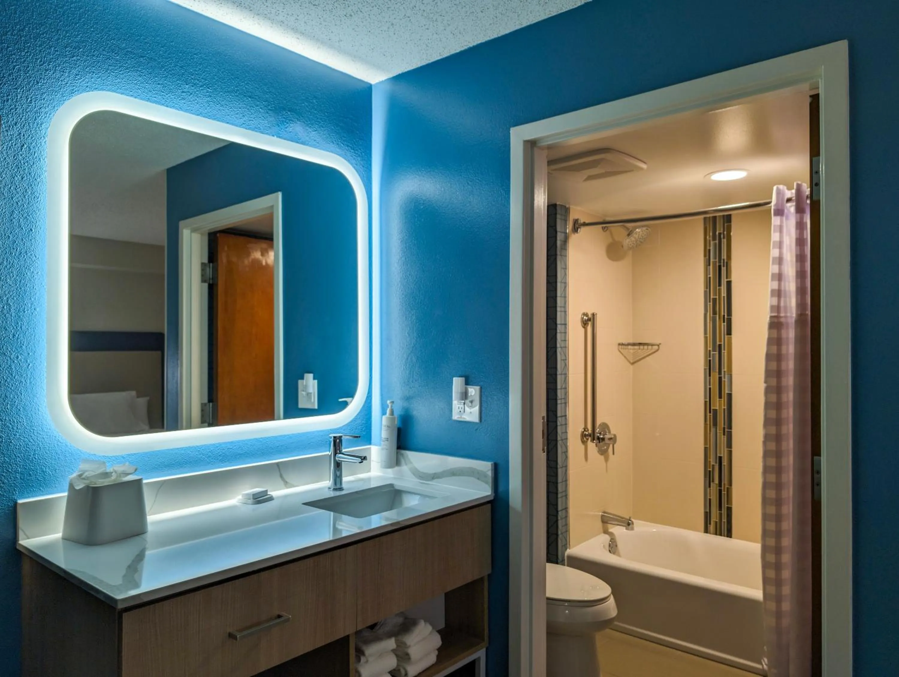 Bathroom in Homewood Suites by Hilton Oklahoma City Airport