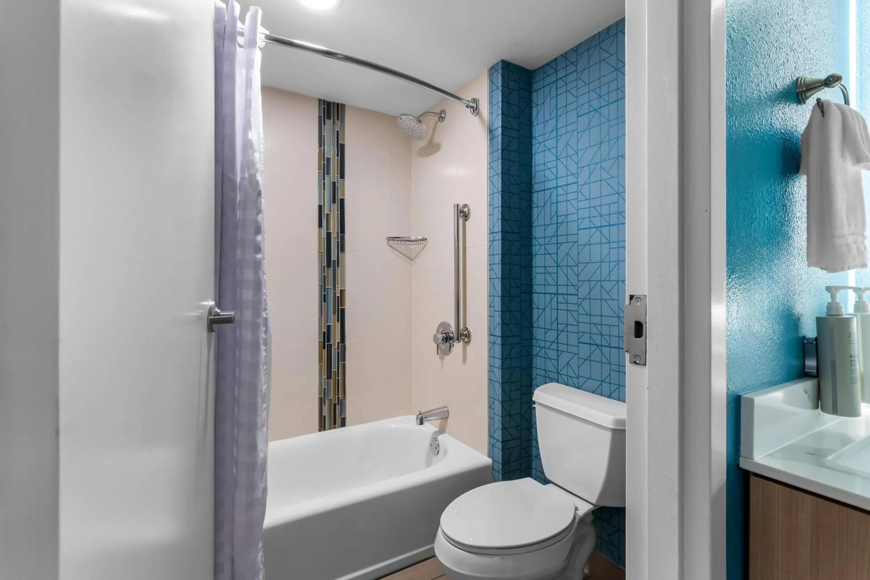 Bathroom in Homewood Suites by Hilton Oklahoma City Airport