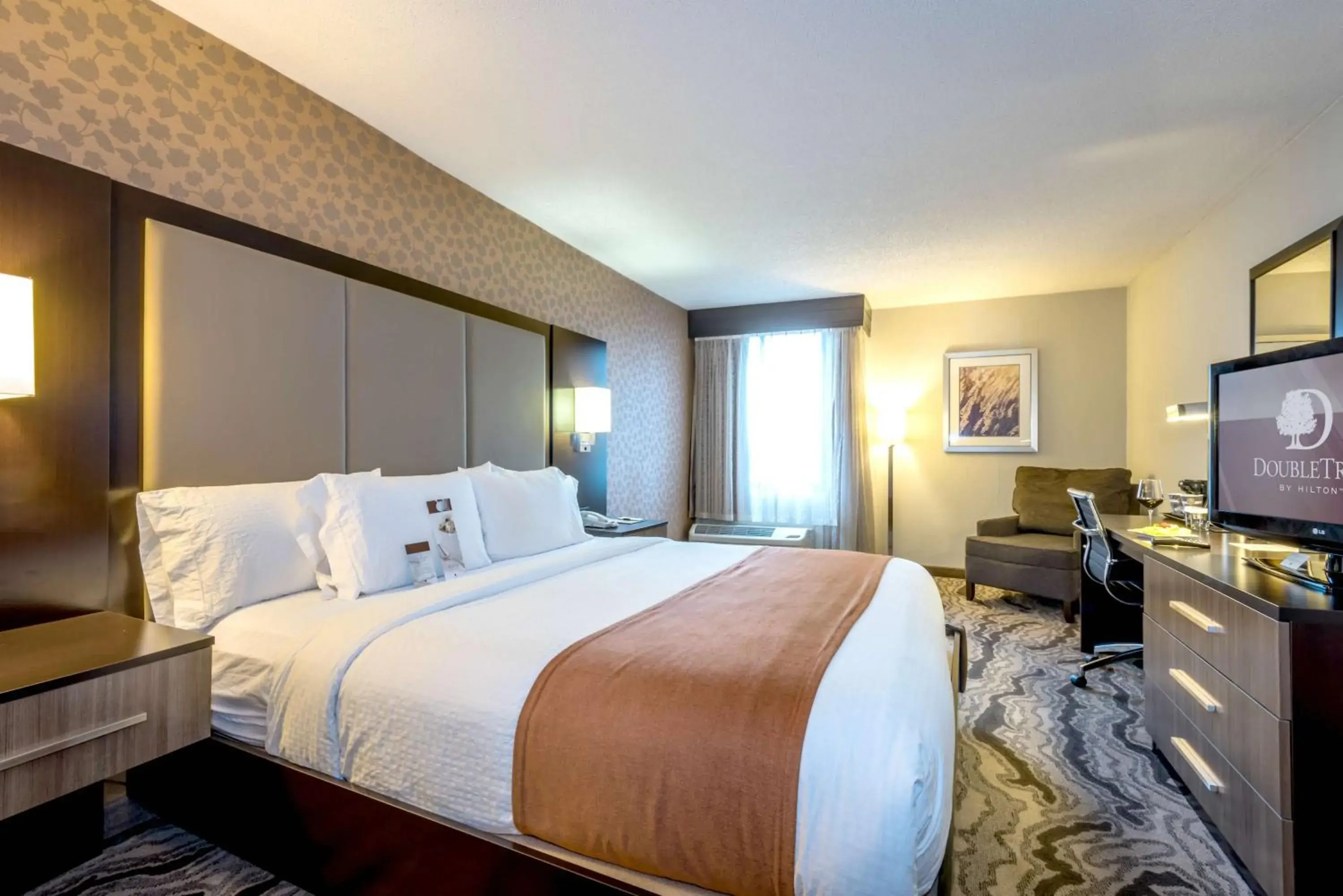 King Room in DoubleTree by Hilton Montgomery Downtown King Room in DoubleTree by Hilton Montgomery Downtown