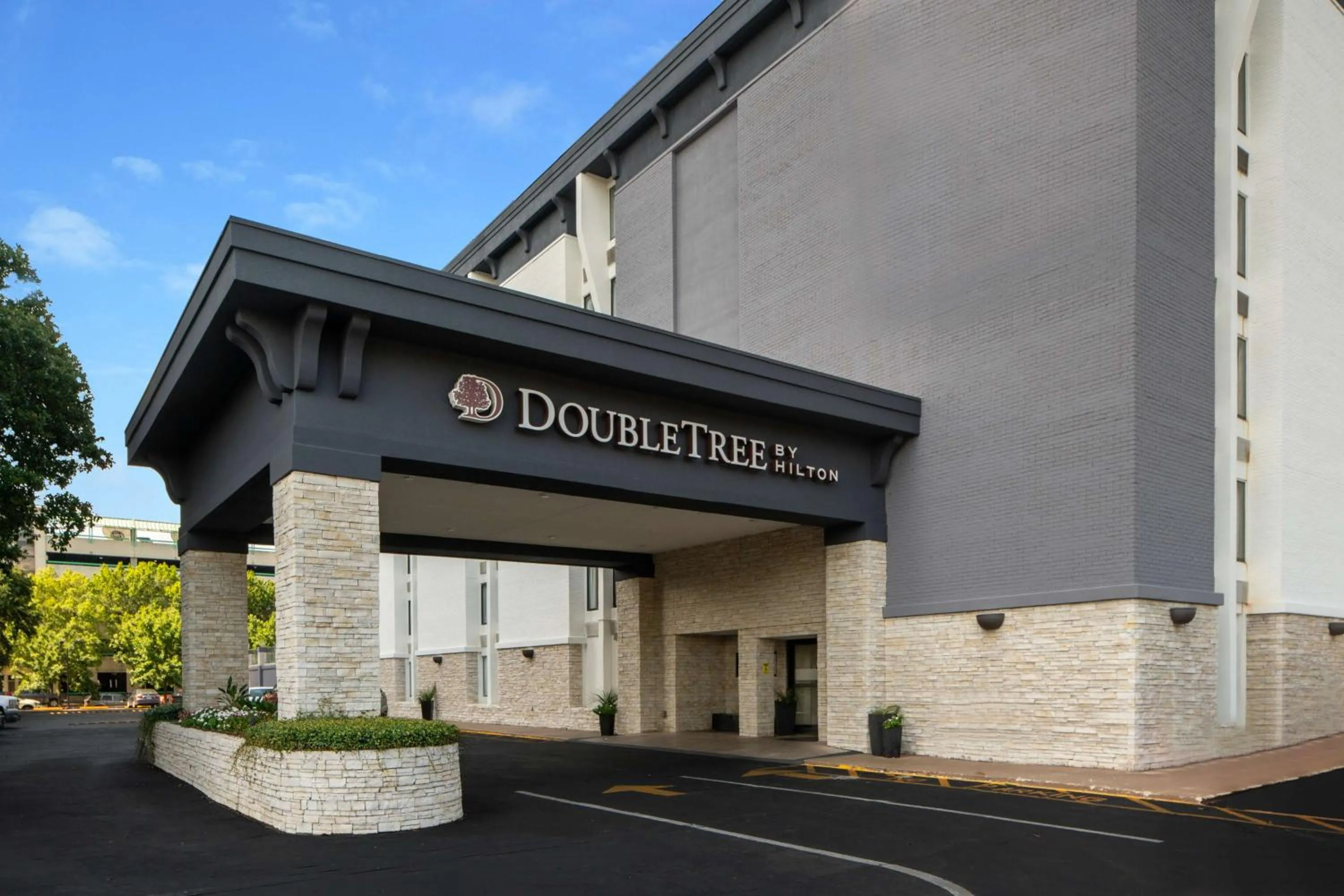Property building in DoubleTree by Hilton Montgomery Downtown