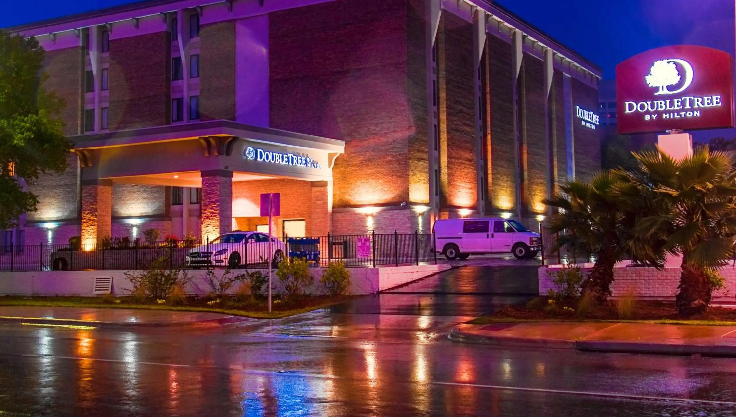 Property building in DoubleTree by Hilton Montgomery Downtown